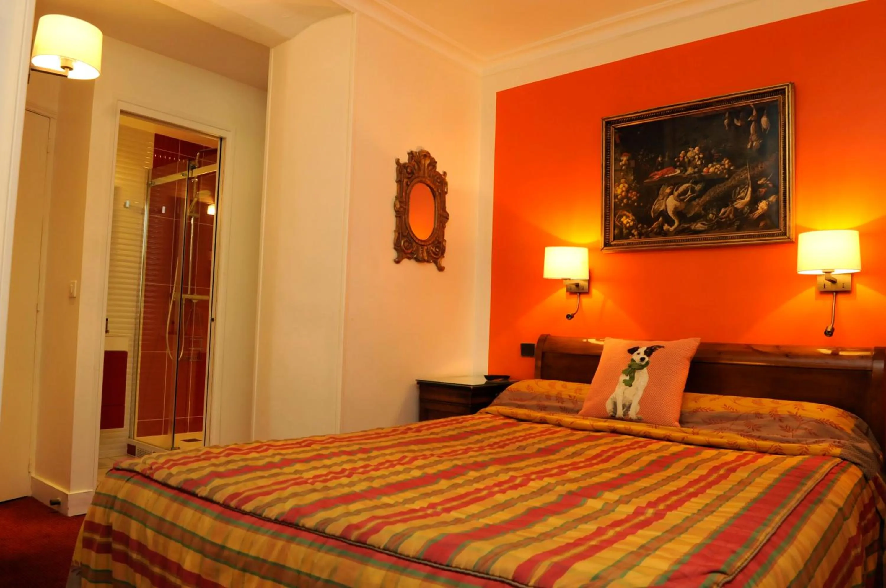 Photo of the whole room, Bed in Hôtel La Sanguine