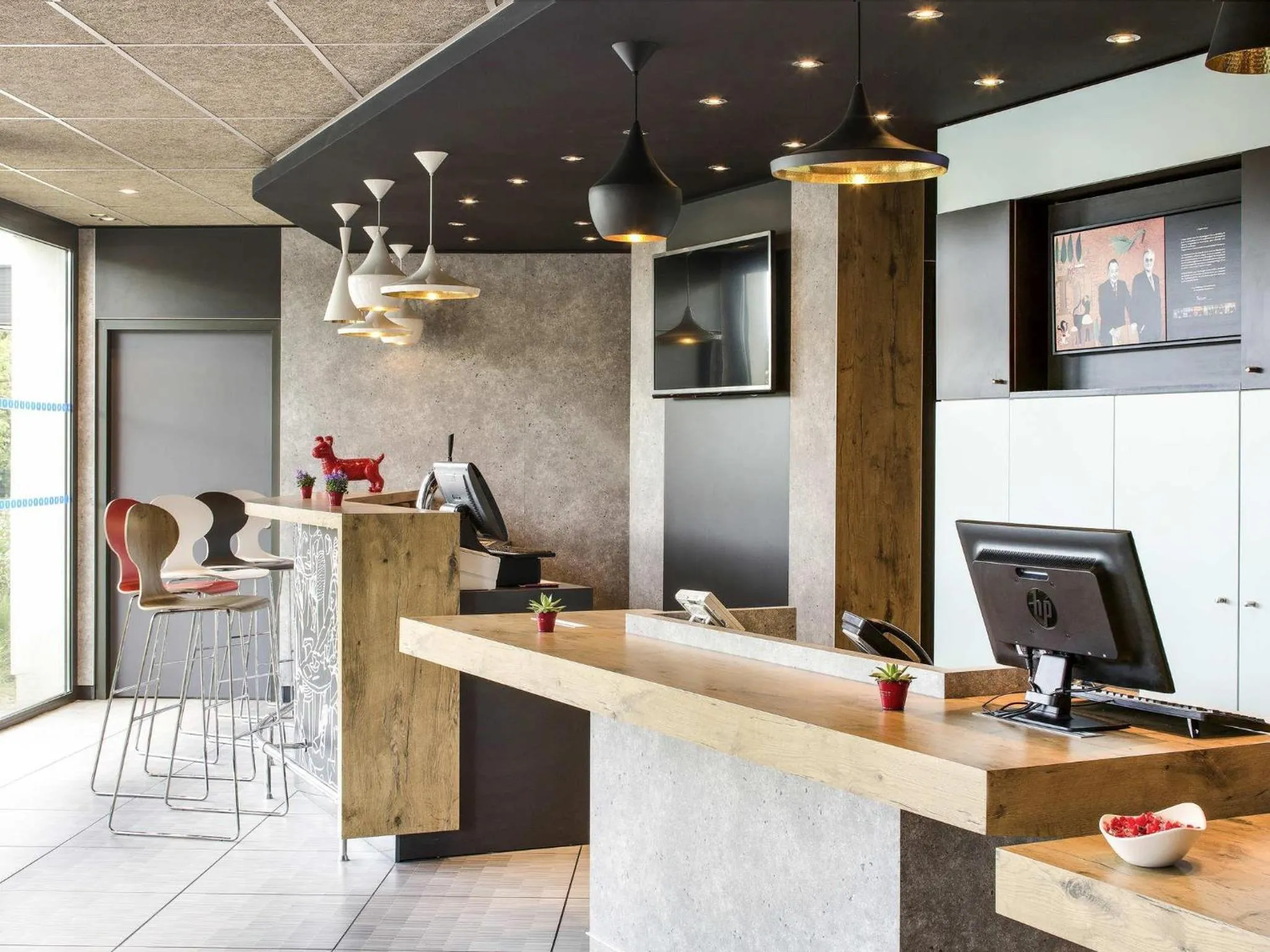Lounge or bar in ibis Montceau les Mines