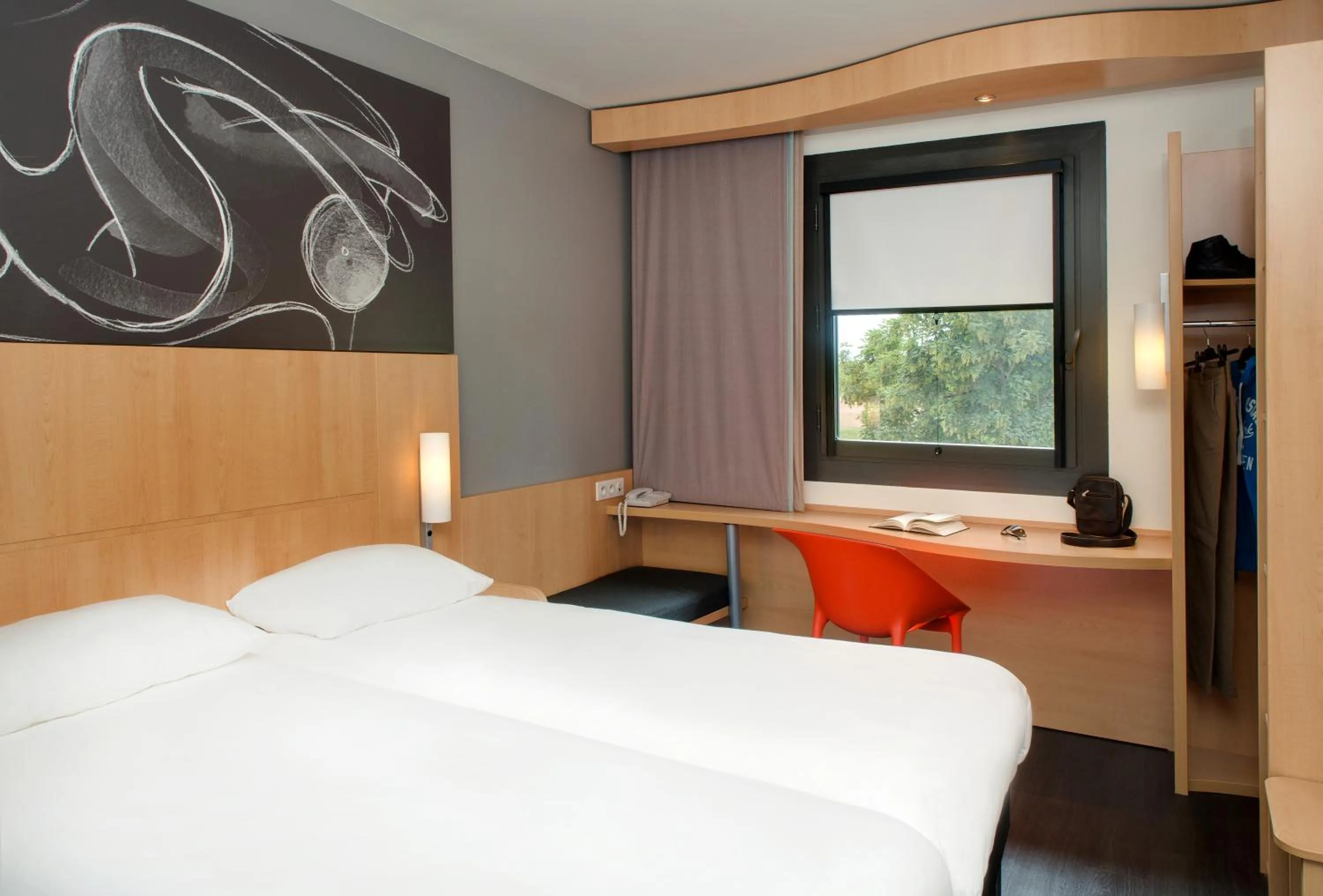 Bed in ibis Montceau les Mines