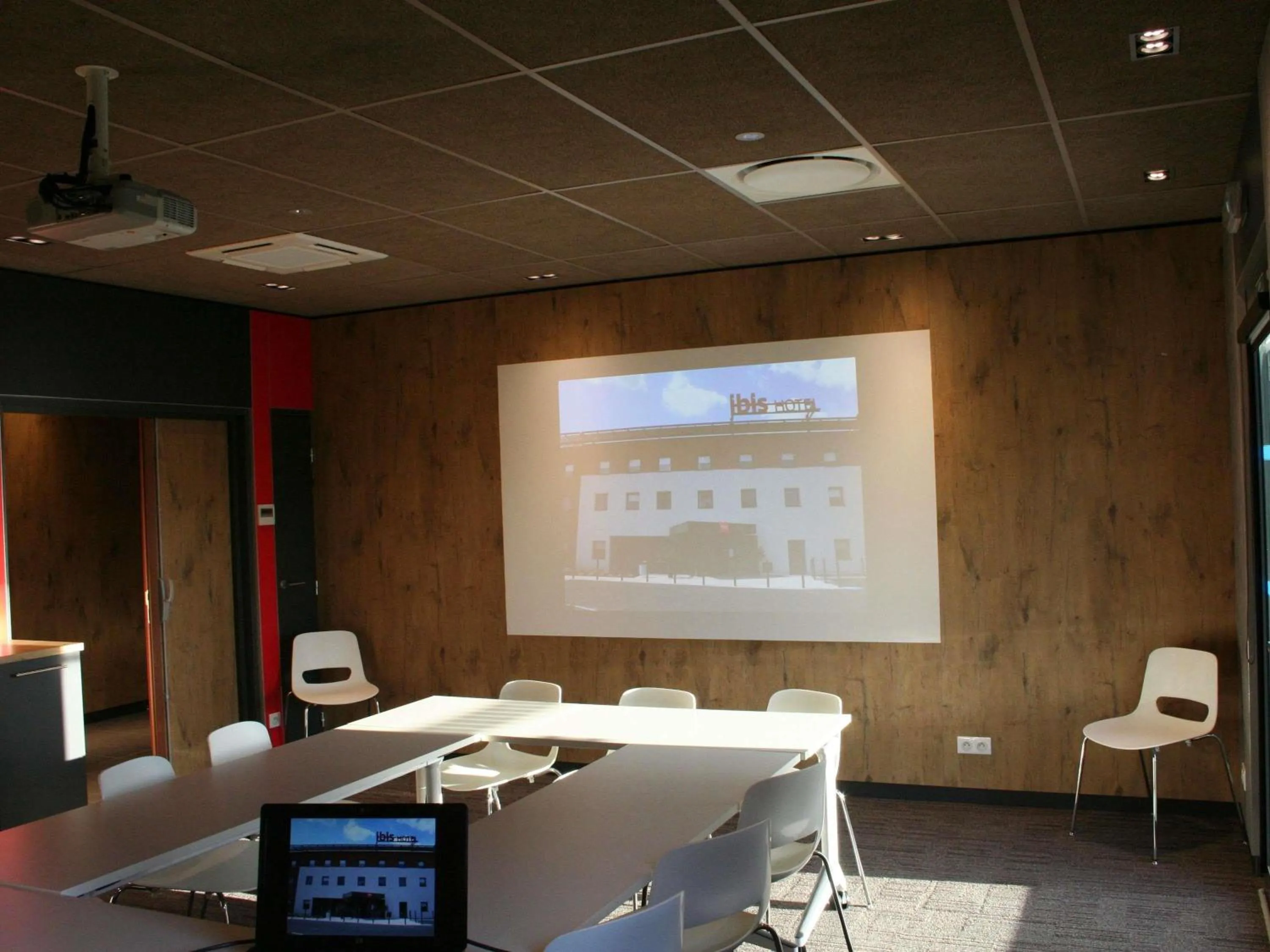 Meeting/conference room in ibis Montceau les Mines