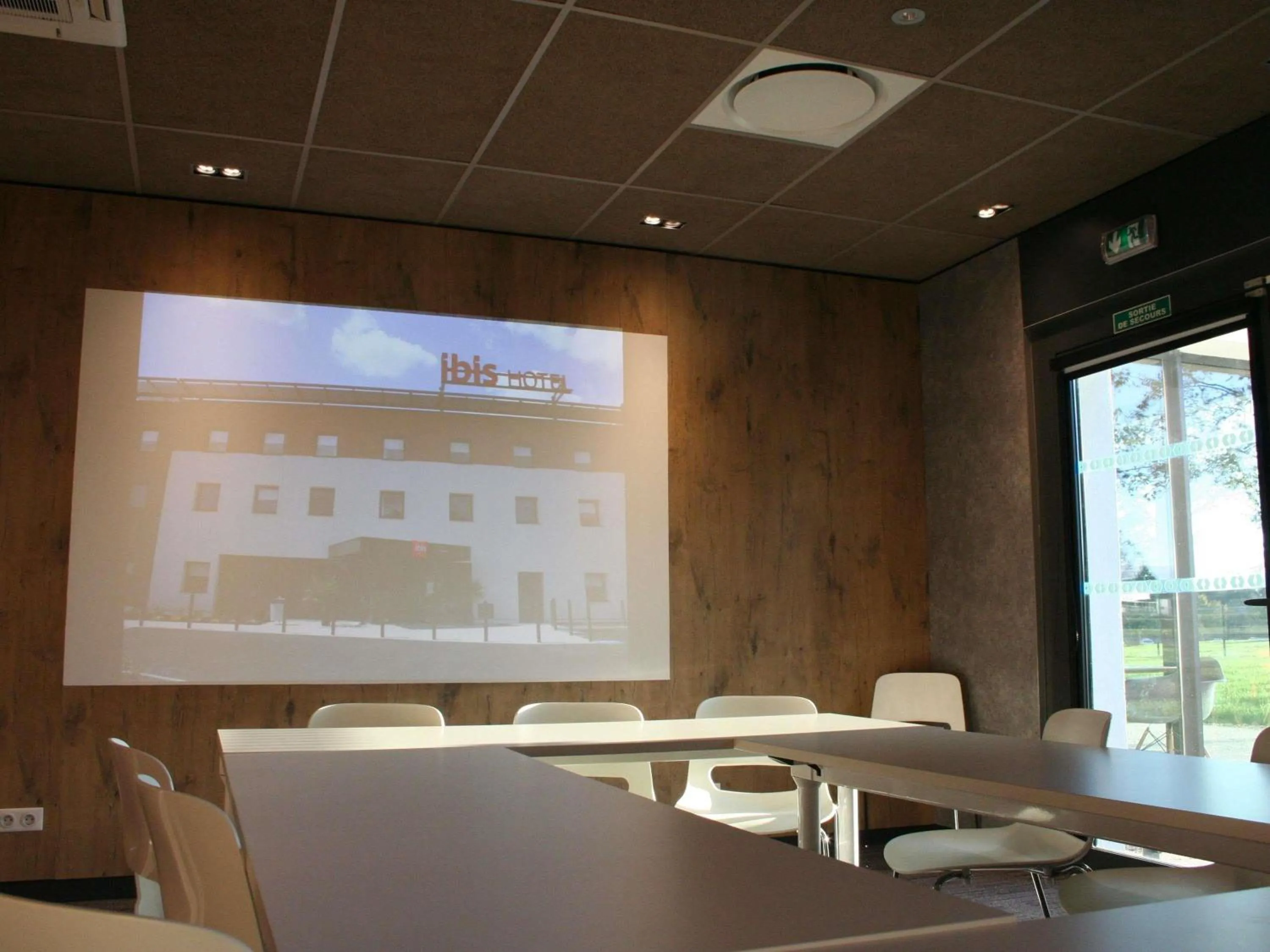 Meeting/conference room in ibis Montceau les Mines