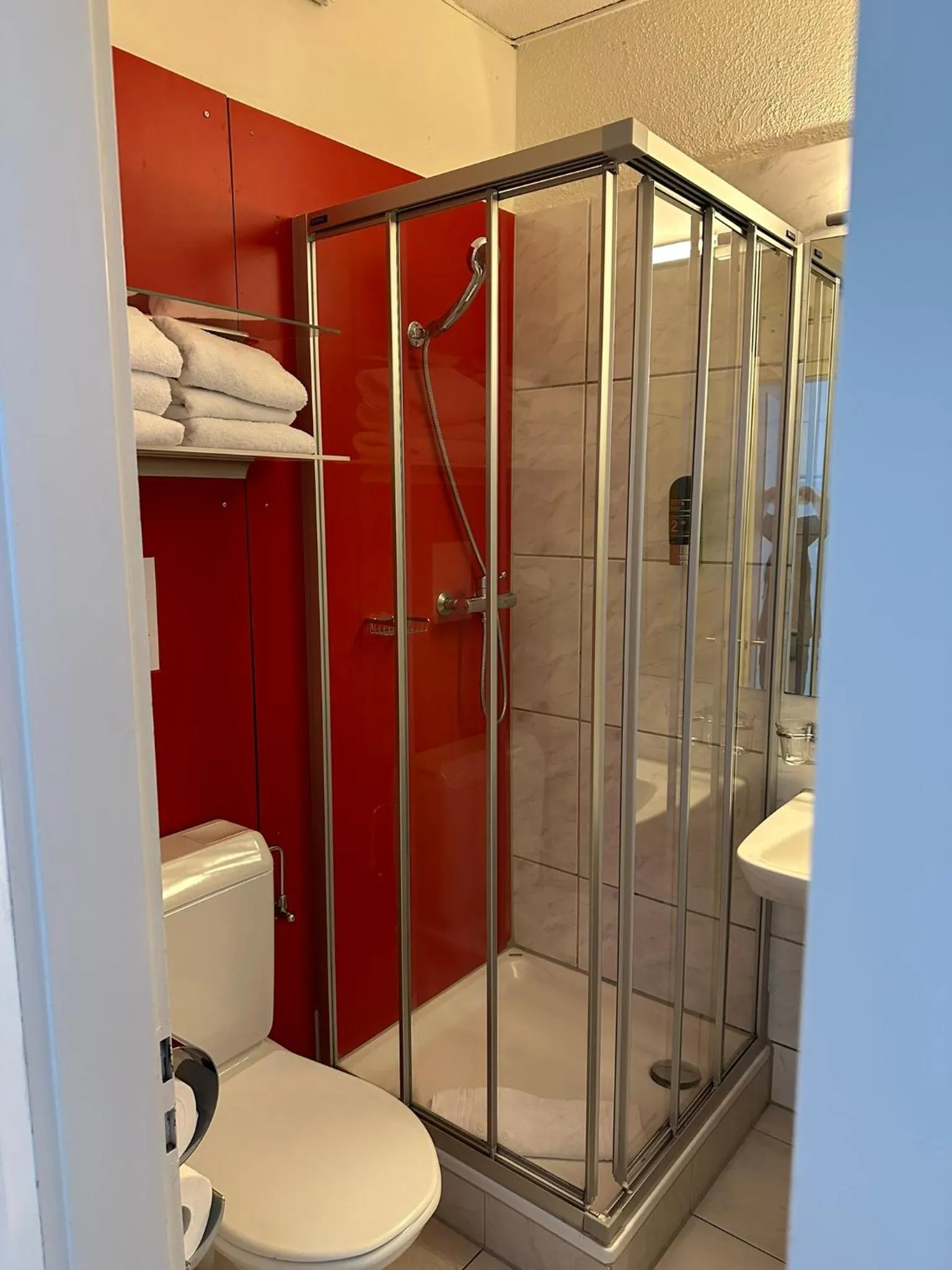 Shower in Hotel Spatz