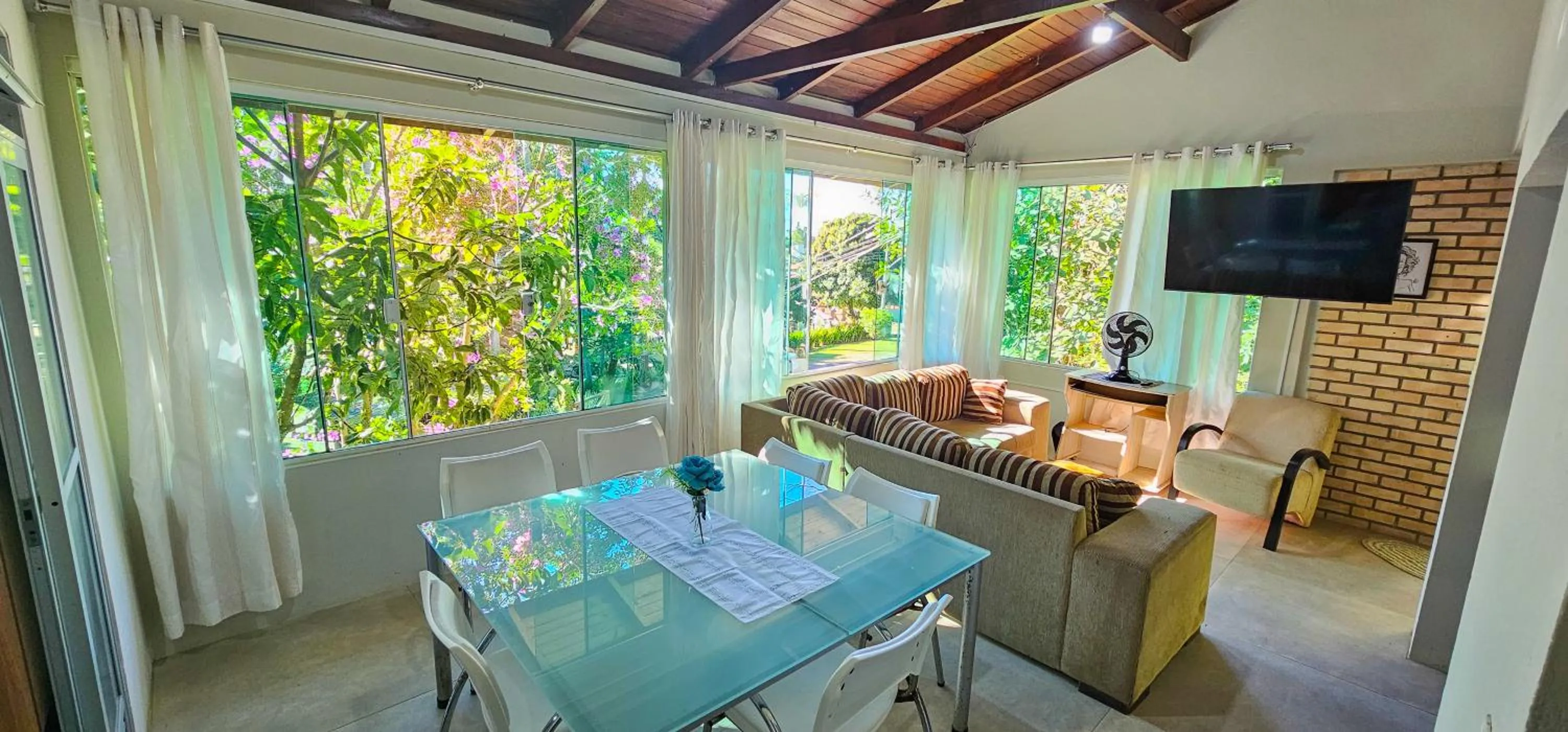 Communal lounge/ TV room in Pousada Sítio Olho D'Água