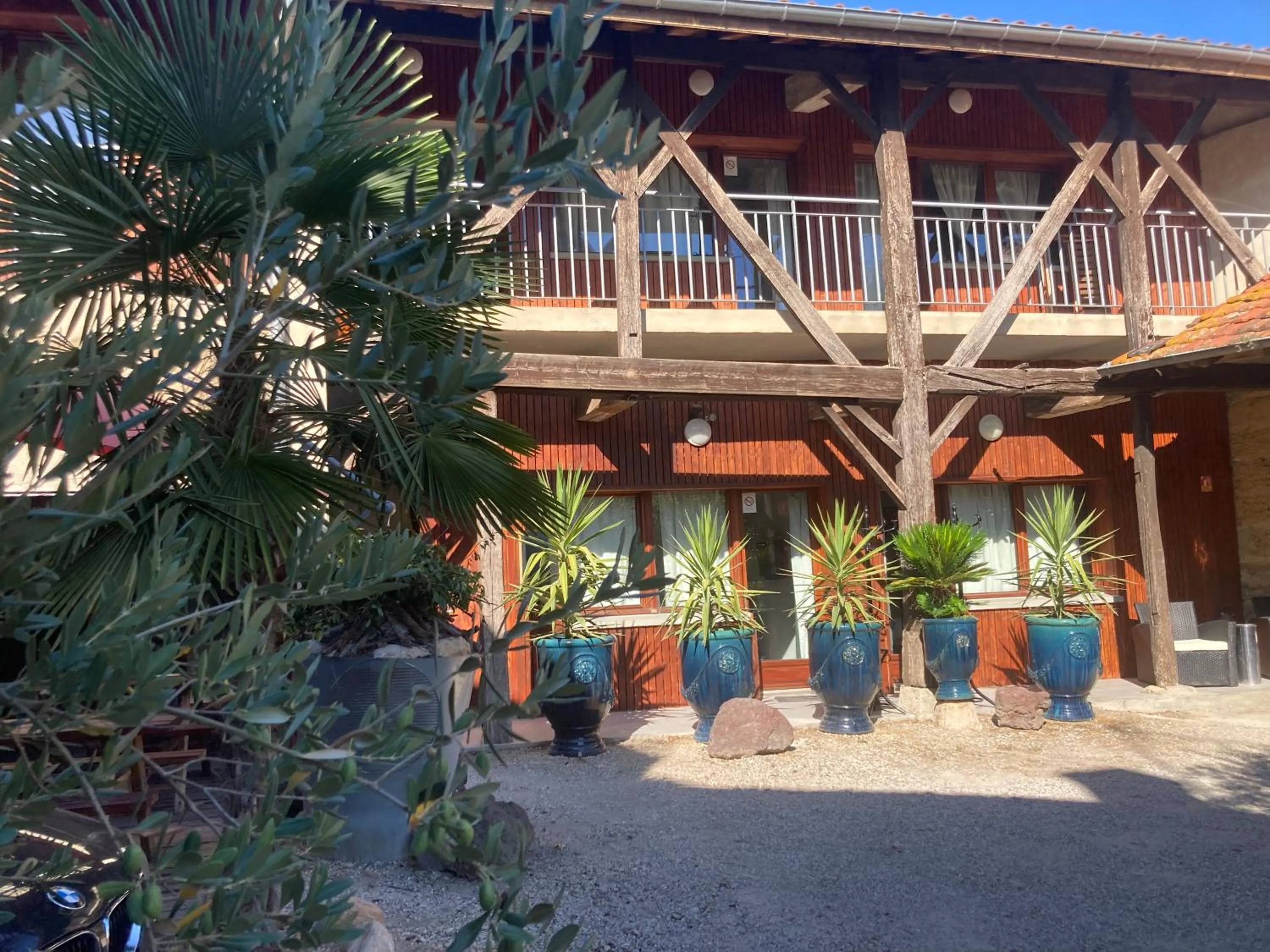 Property building in Chambres d hotes THE RESID