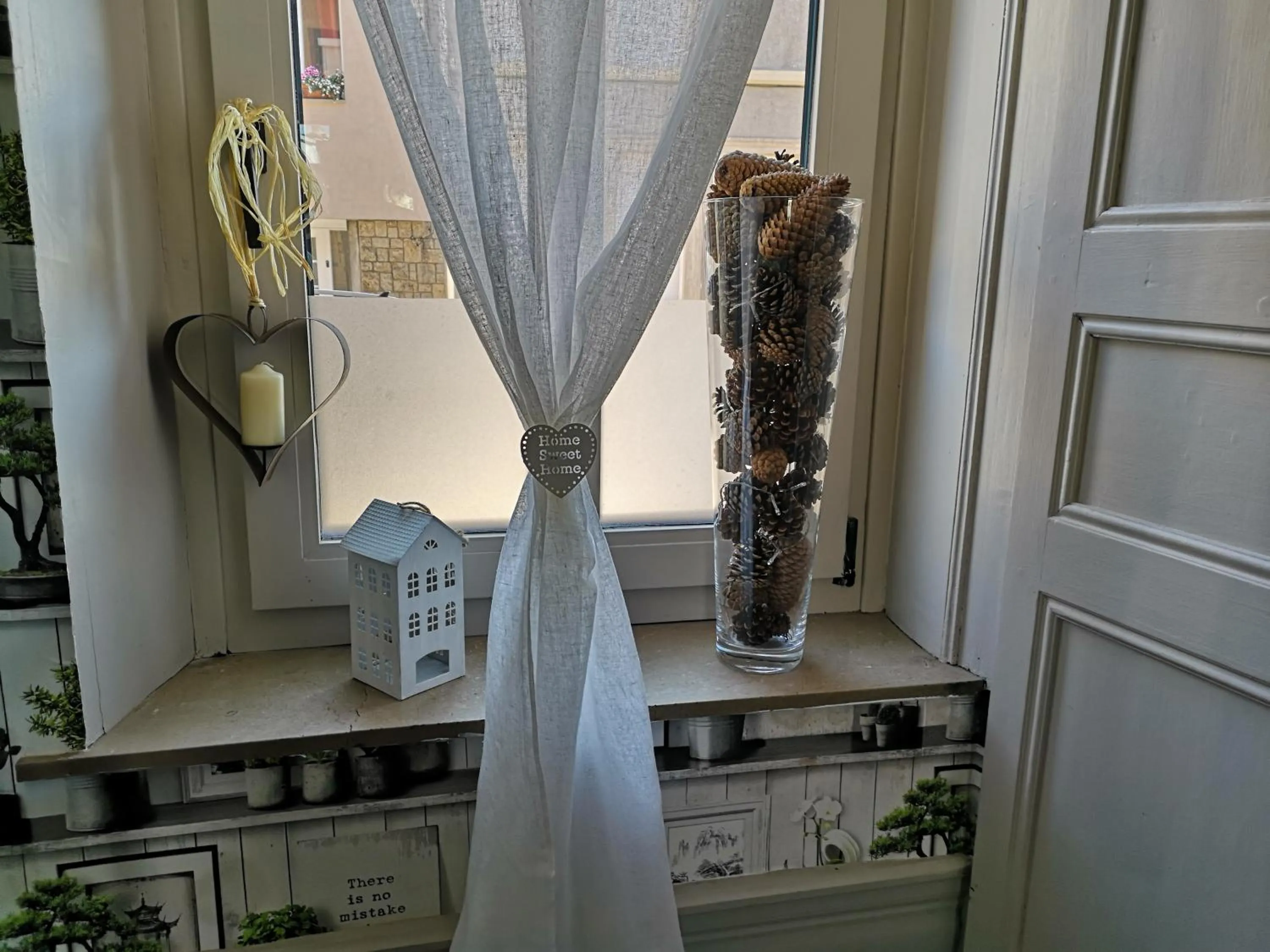 Decorative detail in Une affaire de famille