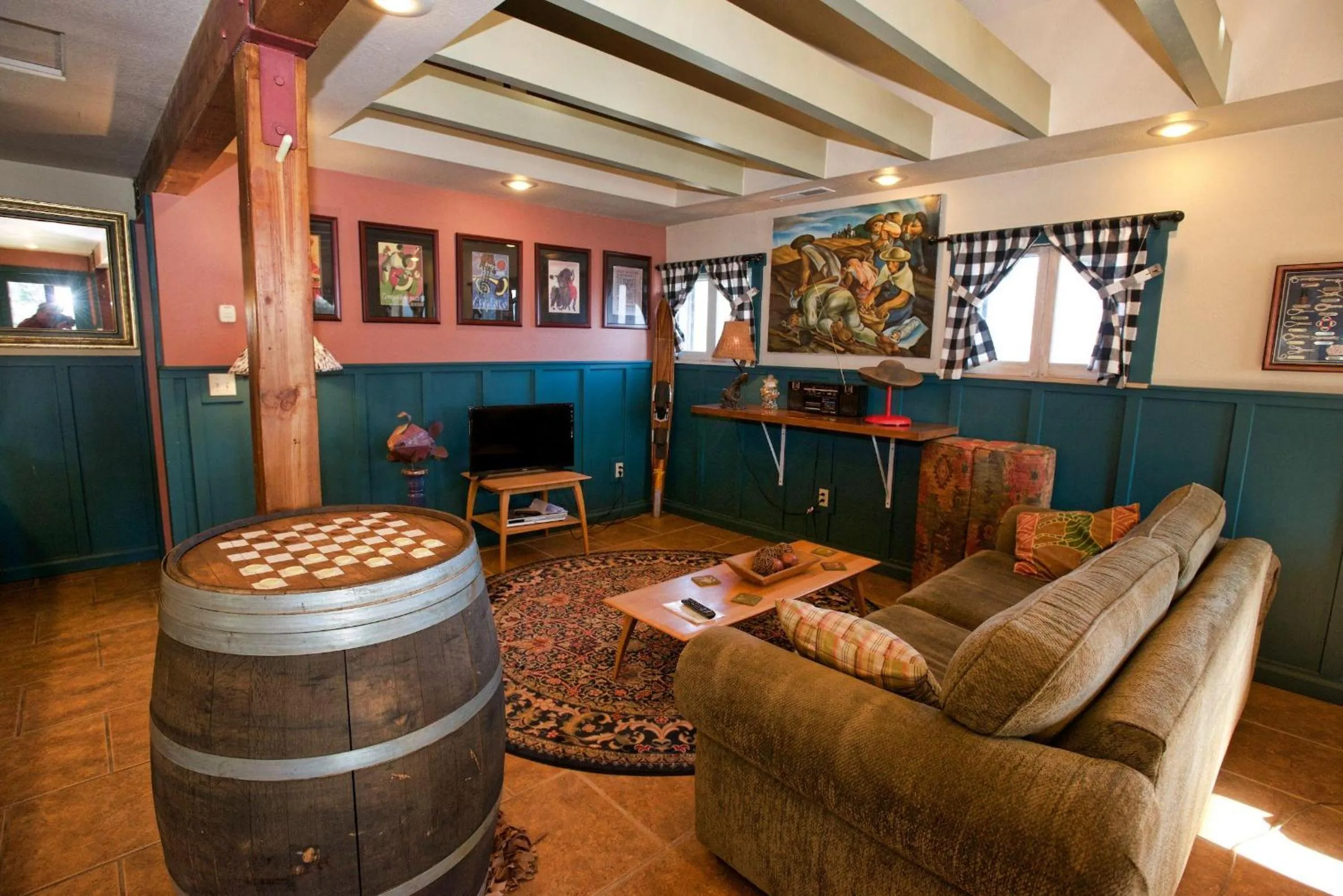 Living room in Cottage Inn by Casago McCall - Donerightmanagement