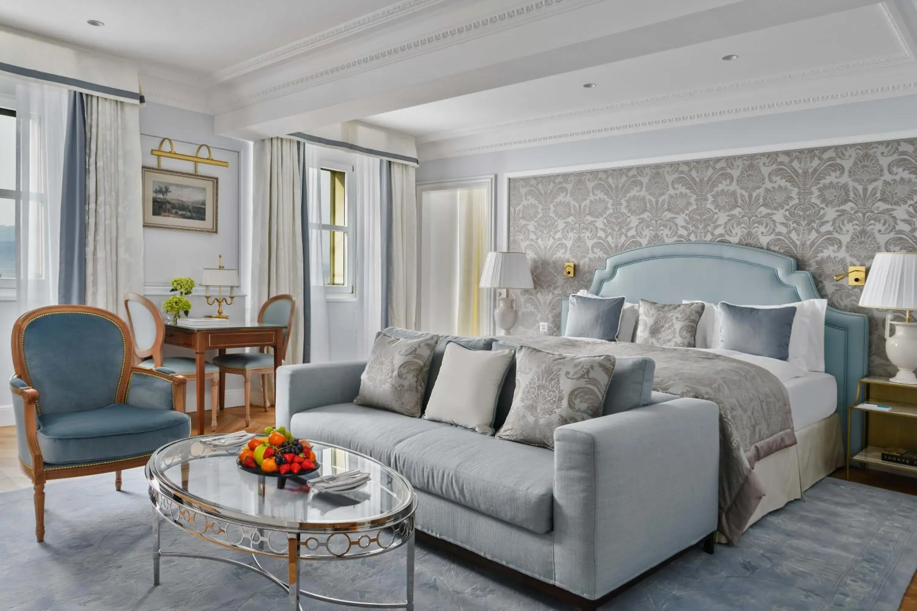 Deluxe Double Room with Lake View in Beau-Rivage Palace Deluxe Double Room with Lake View in Beau-Rivage Palace