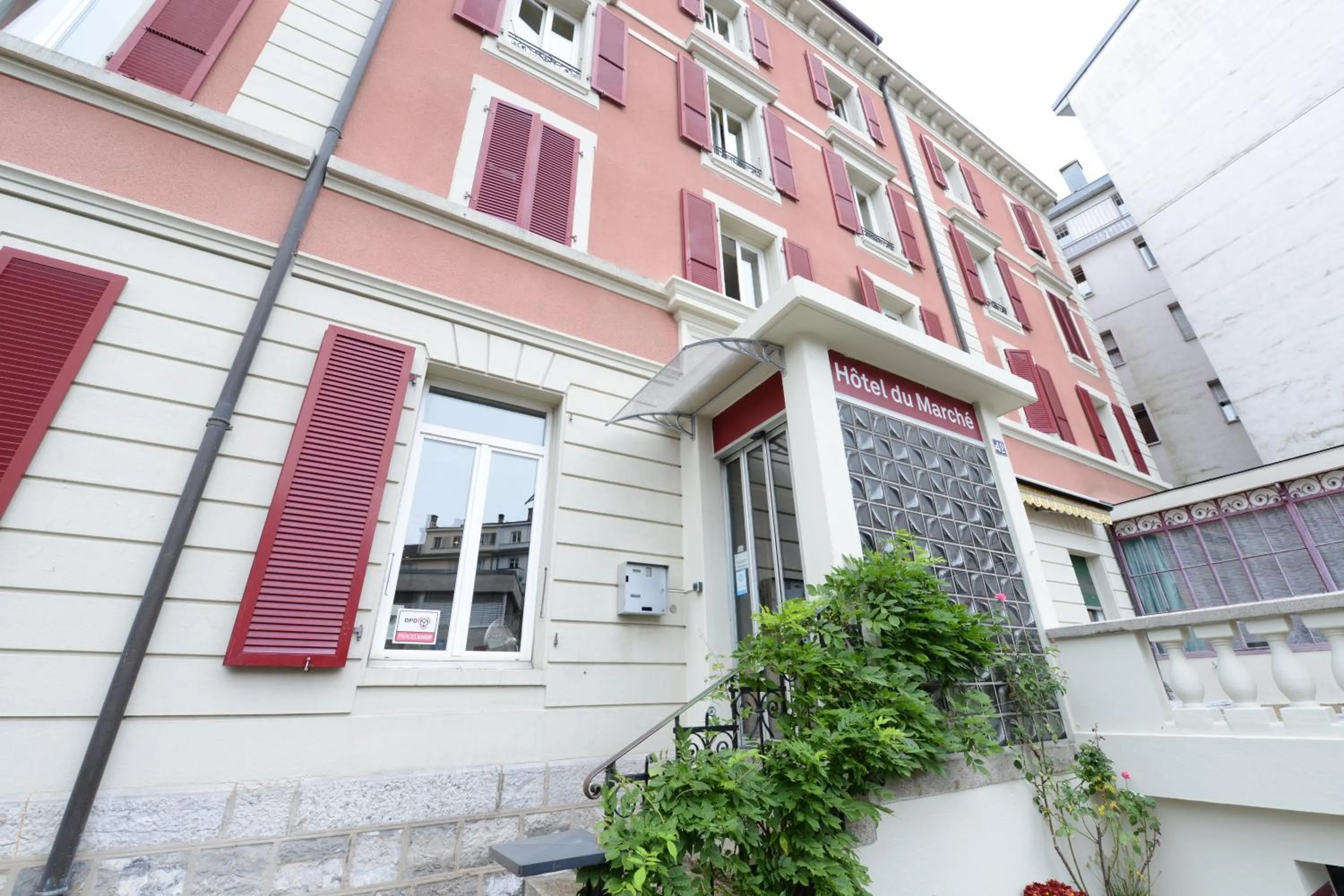 Property building in Hôtel du Marché