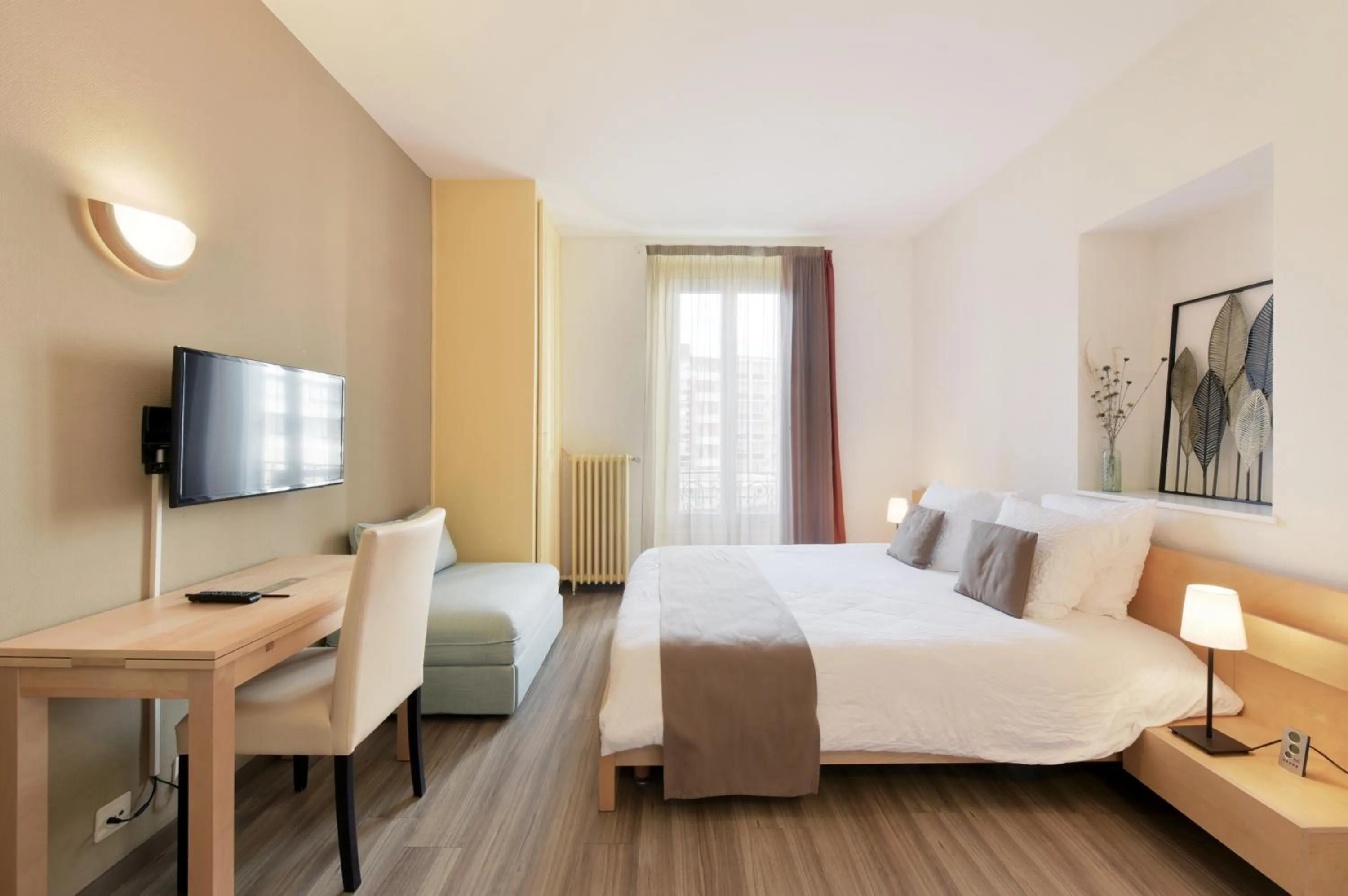 Bedroom in Hôtel du Marché