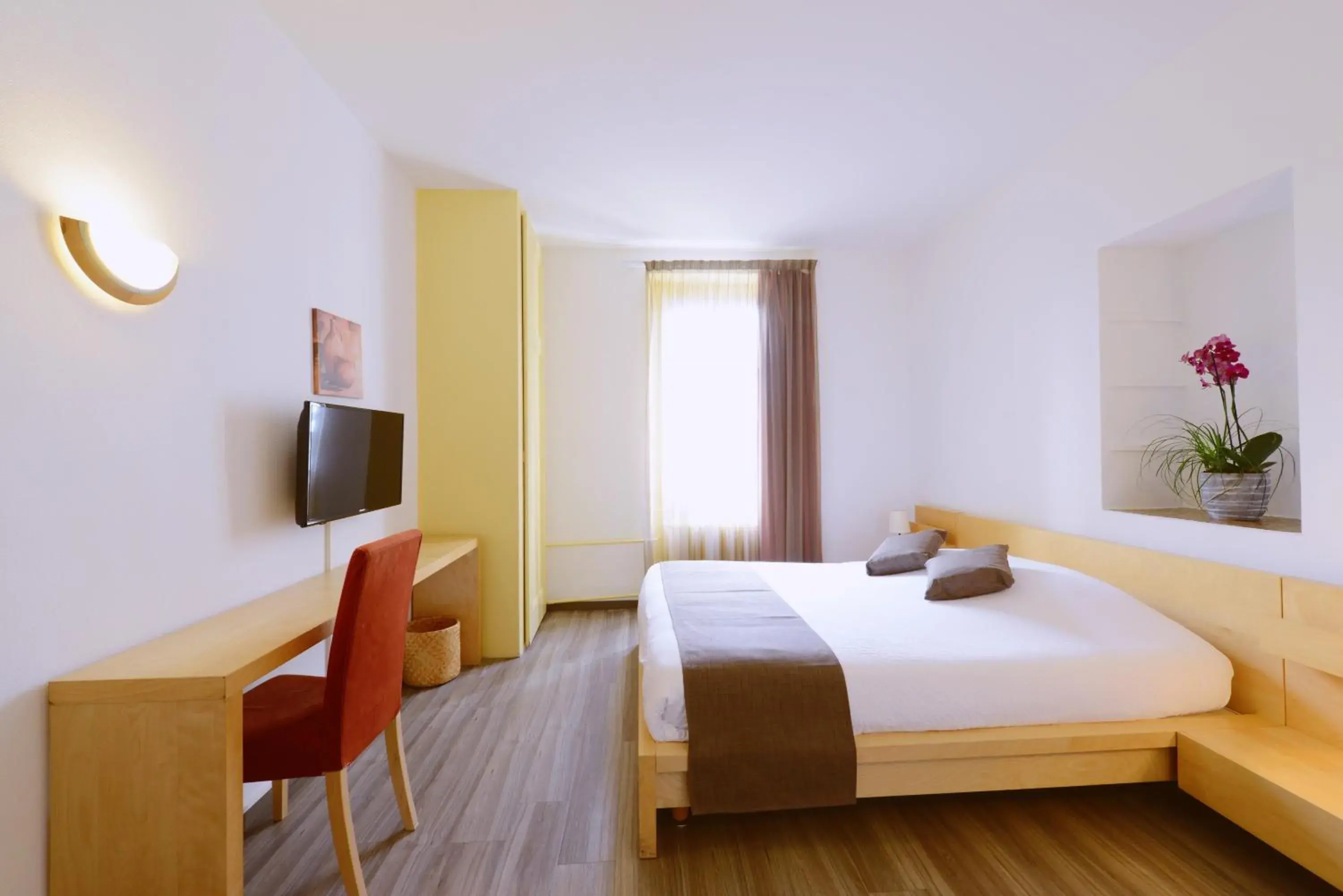 Studio with Shared Bathroom in Hôtel du Marché Studio with Shared Bathroom in Hôtel du Marché