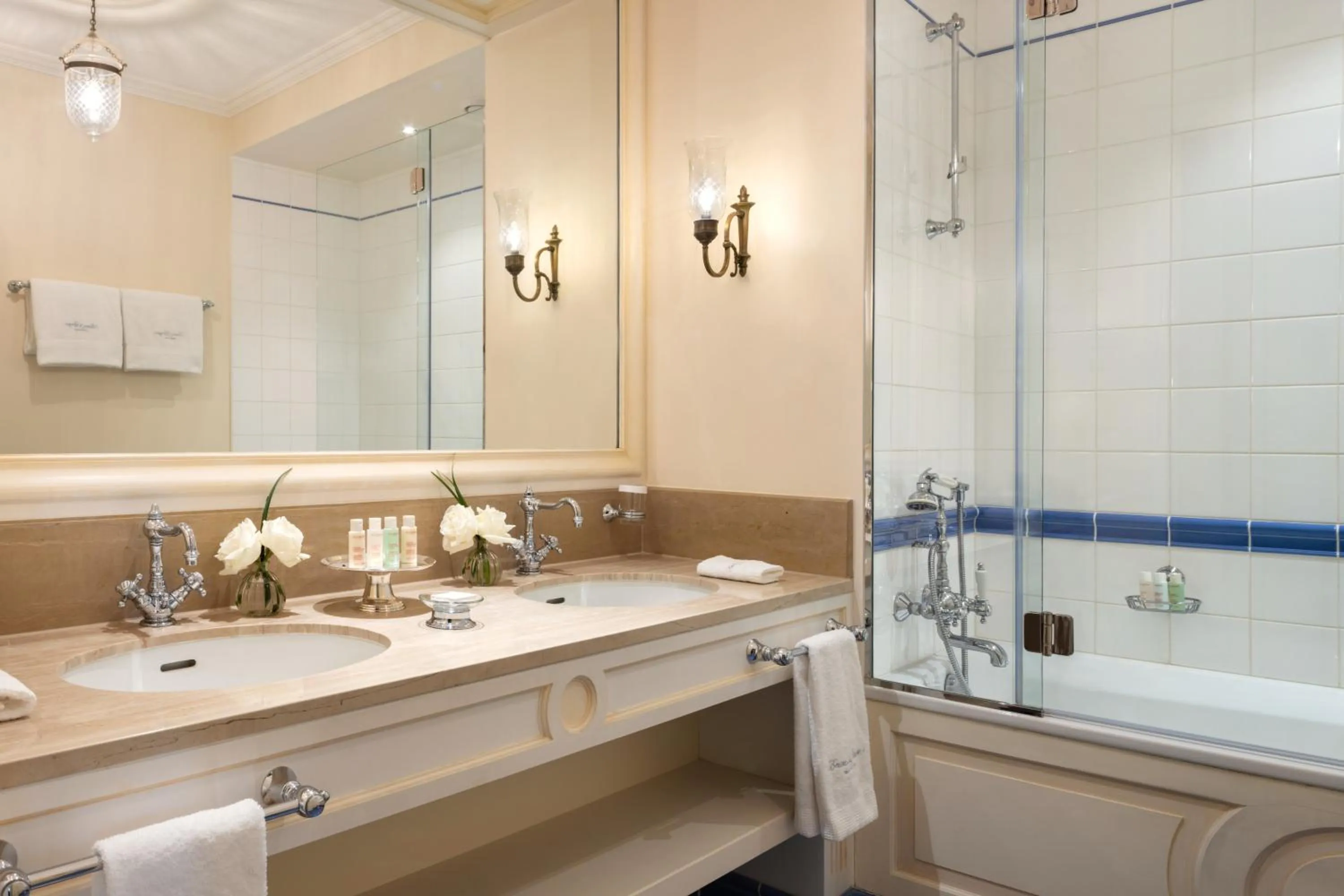 Public Bath in Beau-Rivage Genève