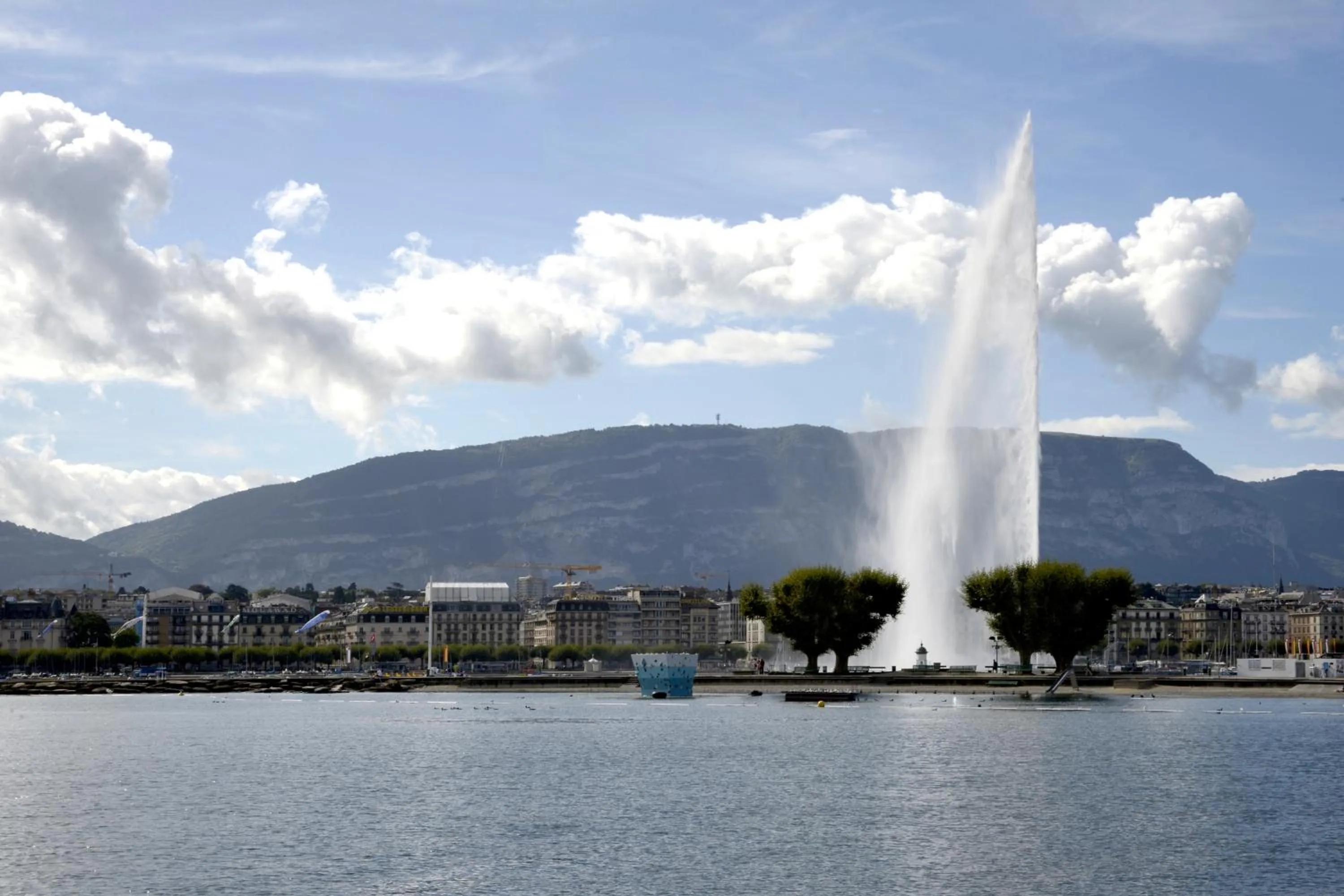 Nearby landmark in The New Midi