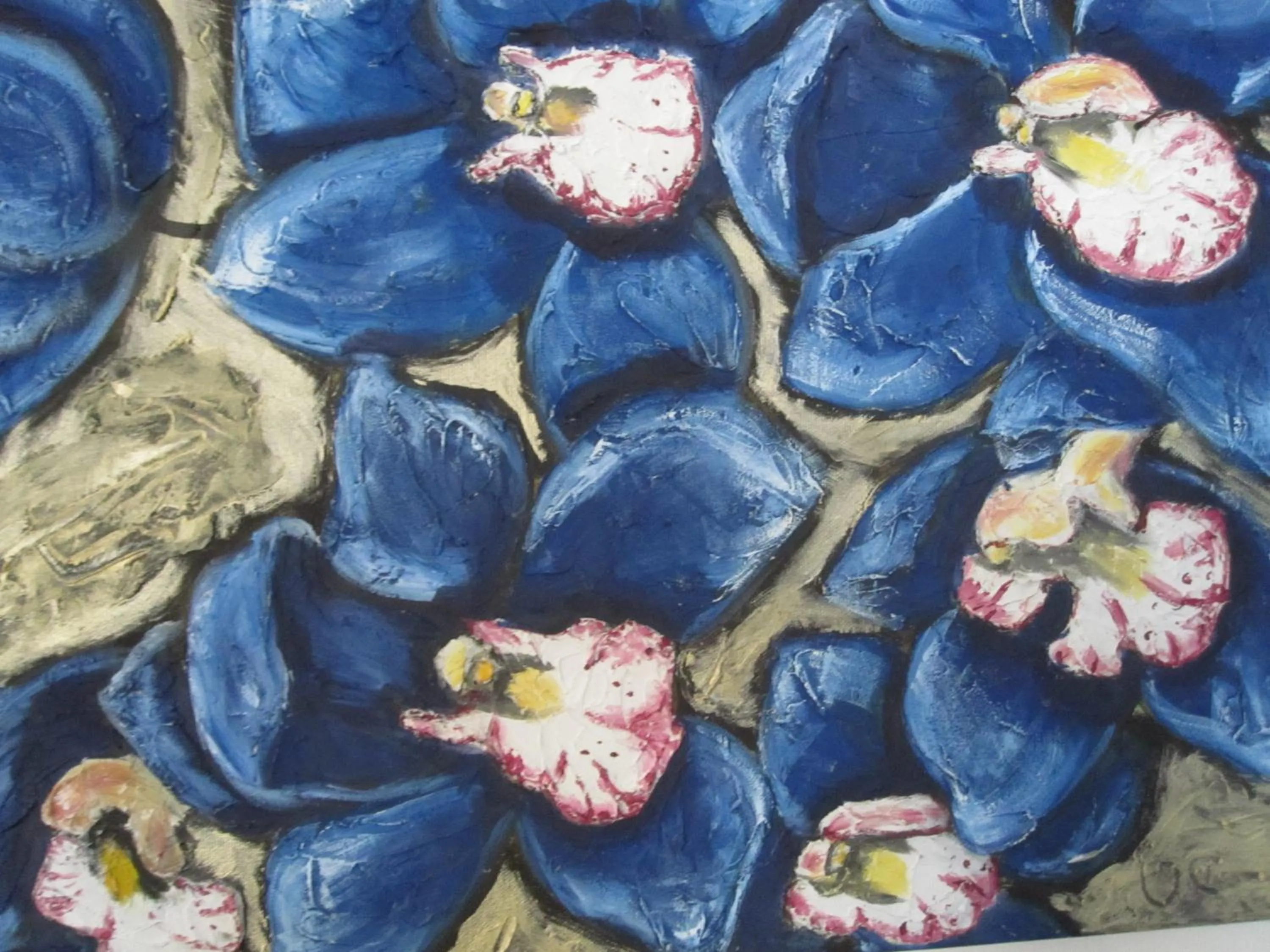 Decorative detail in The New Midi