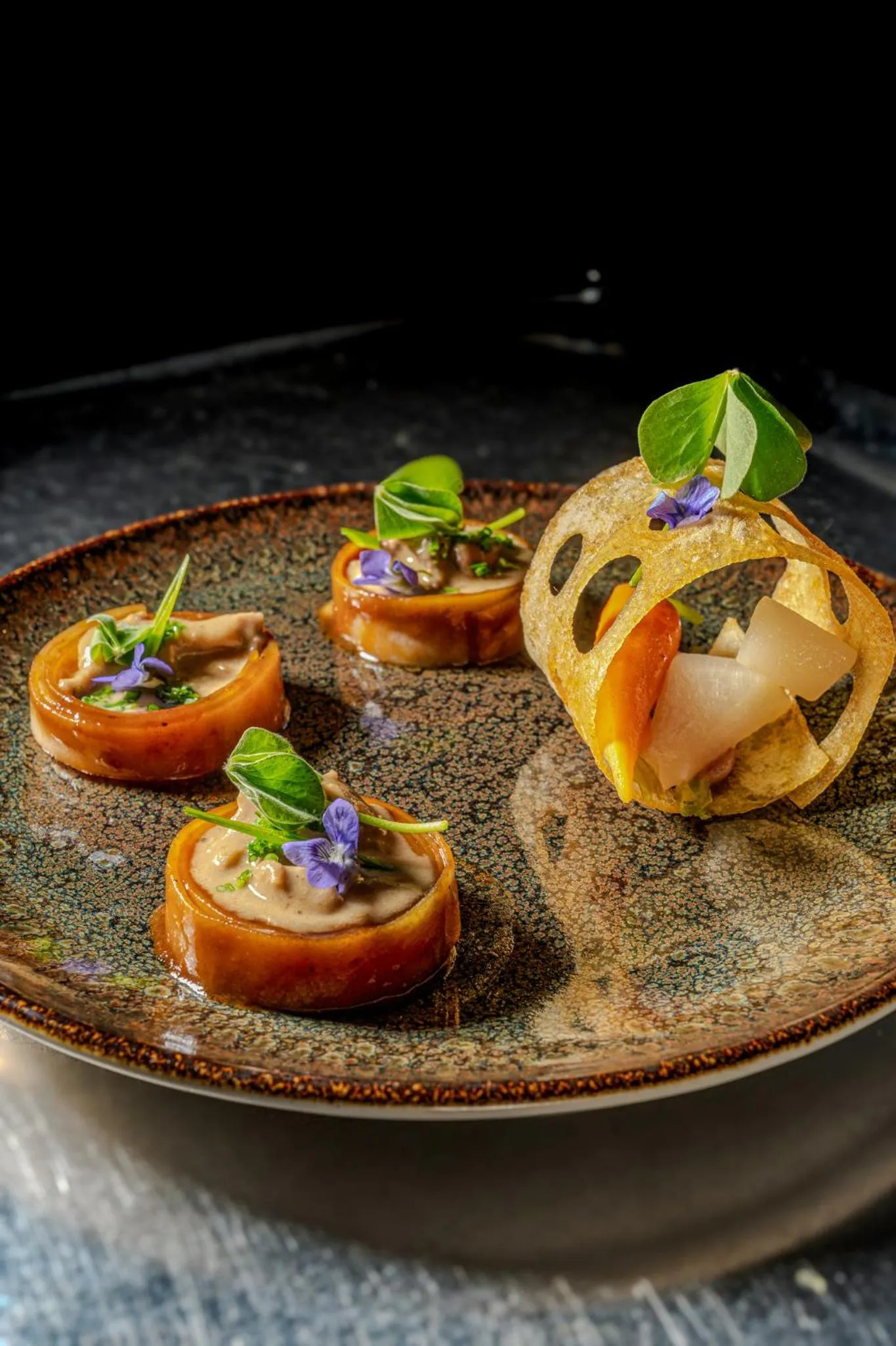 Food and drinks in Demeures & Châteaux Auberge de la Tour - Hôtel & Restaurants - Marcolès Auvergne