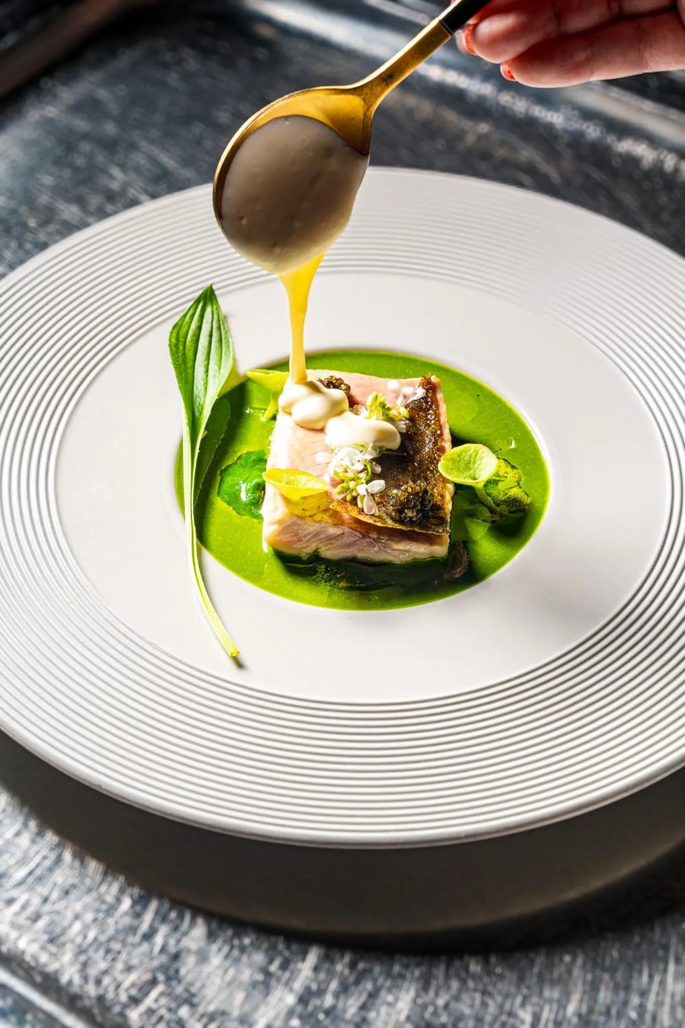 Food and drinks in Demeures & Châteaux Auberge de la Tour - Hôtel & Restaurants - Marcolès Auvergne