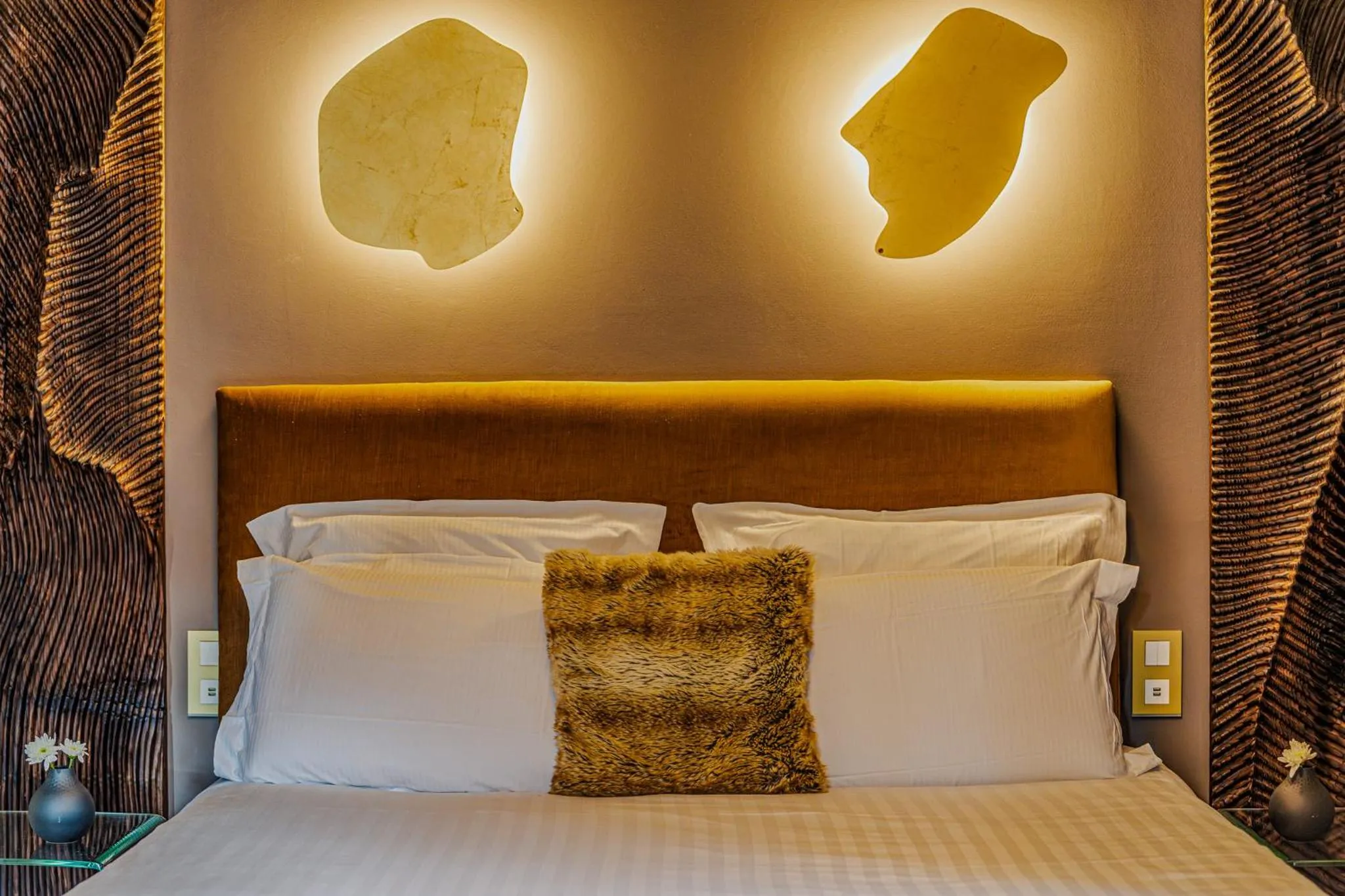 Photo of the whole room, Bed in Demeures & Châteaux Auberge de la Tour - Hôtel & Restaurants - Marcolès Auvergne