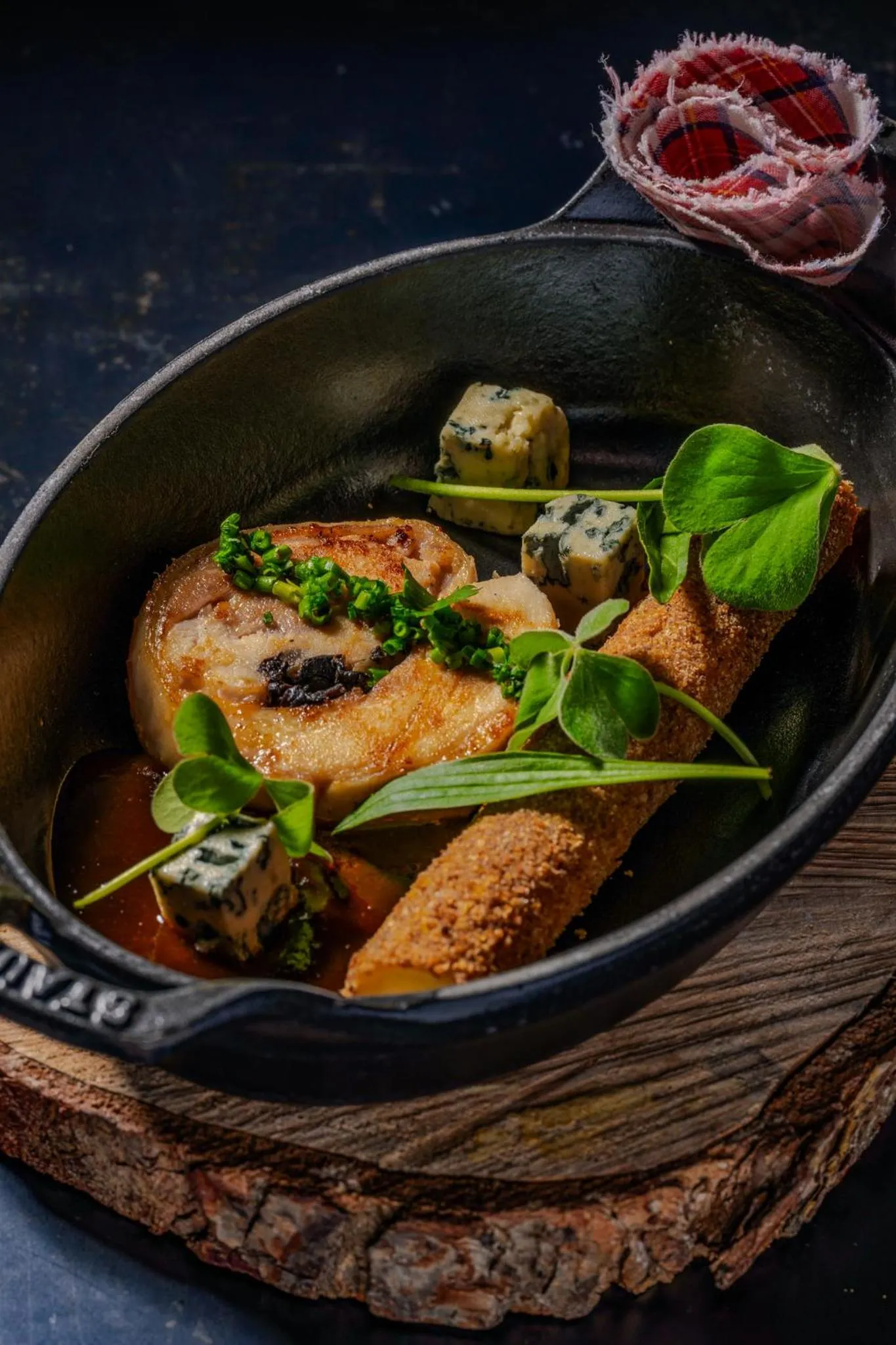 Food and drinks in Demeures & Châteaux Auberge de la Tour - Hôtel & Restaurants - Marcolès Auvergne