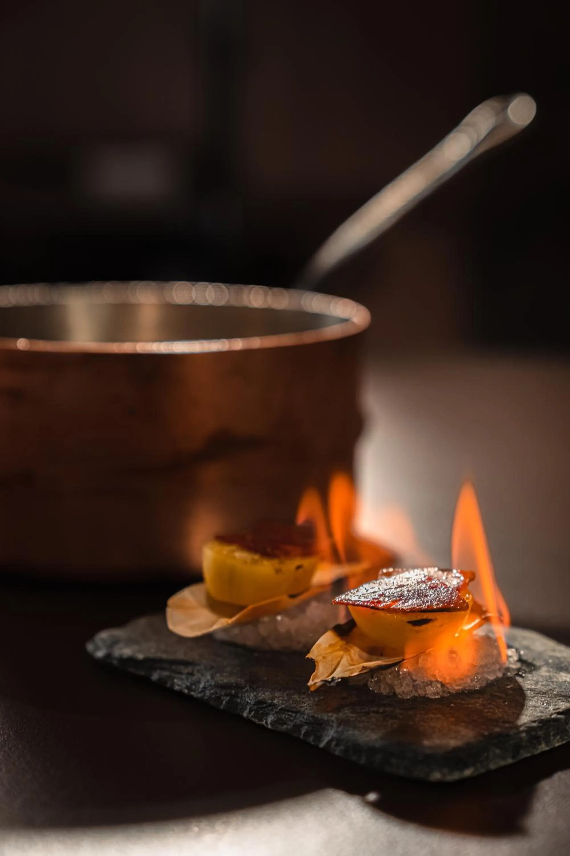 Meals in Demeures & Châteaux Auberge de la Tour - Hôtel & Restaurants - Marcolès Auvergne