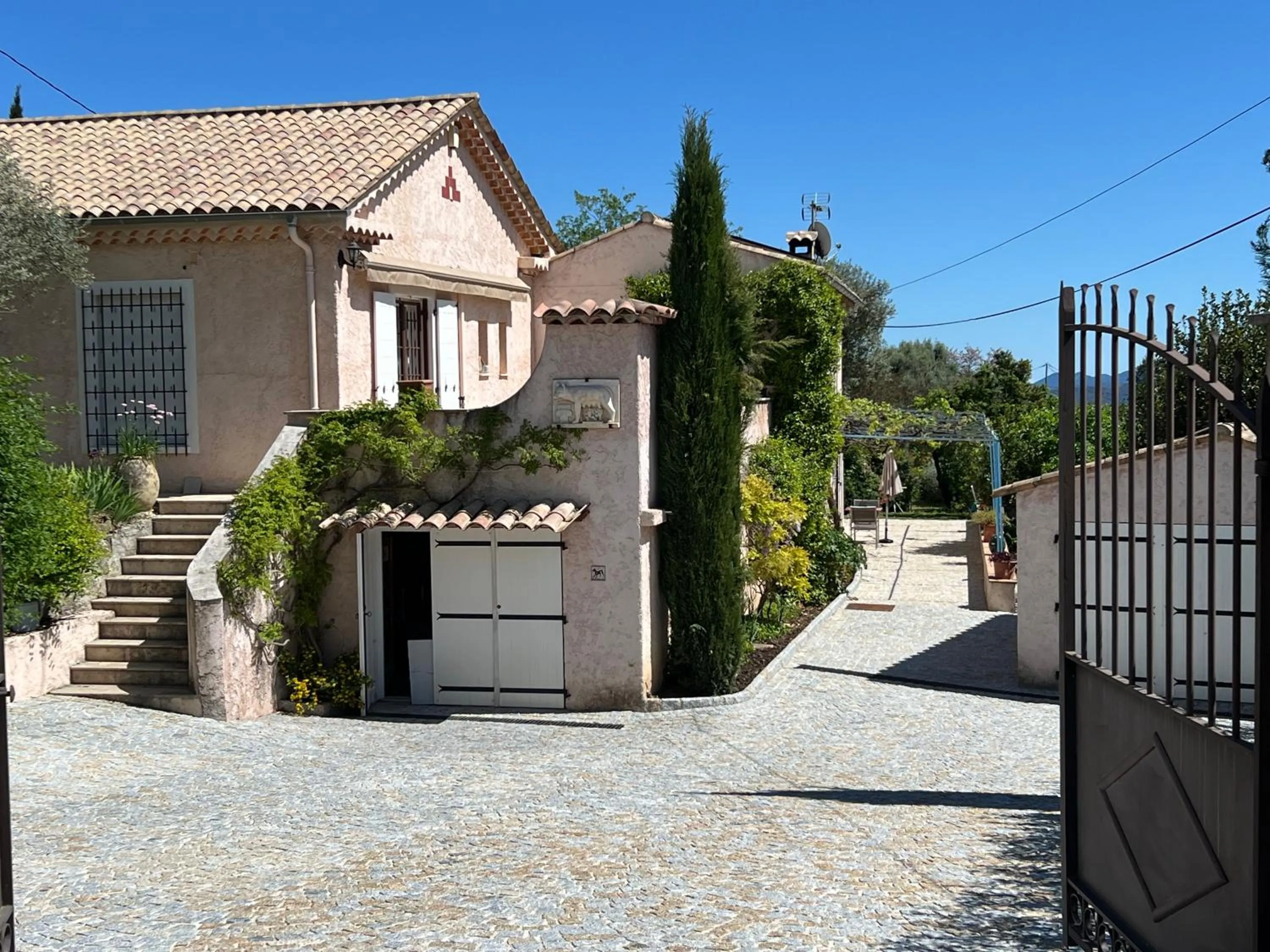 Property building in Le nid des arts