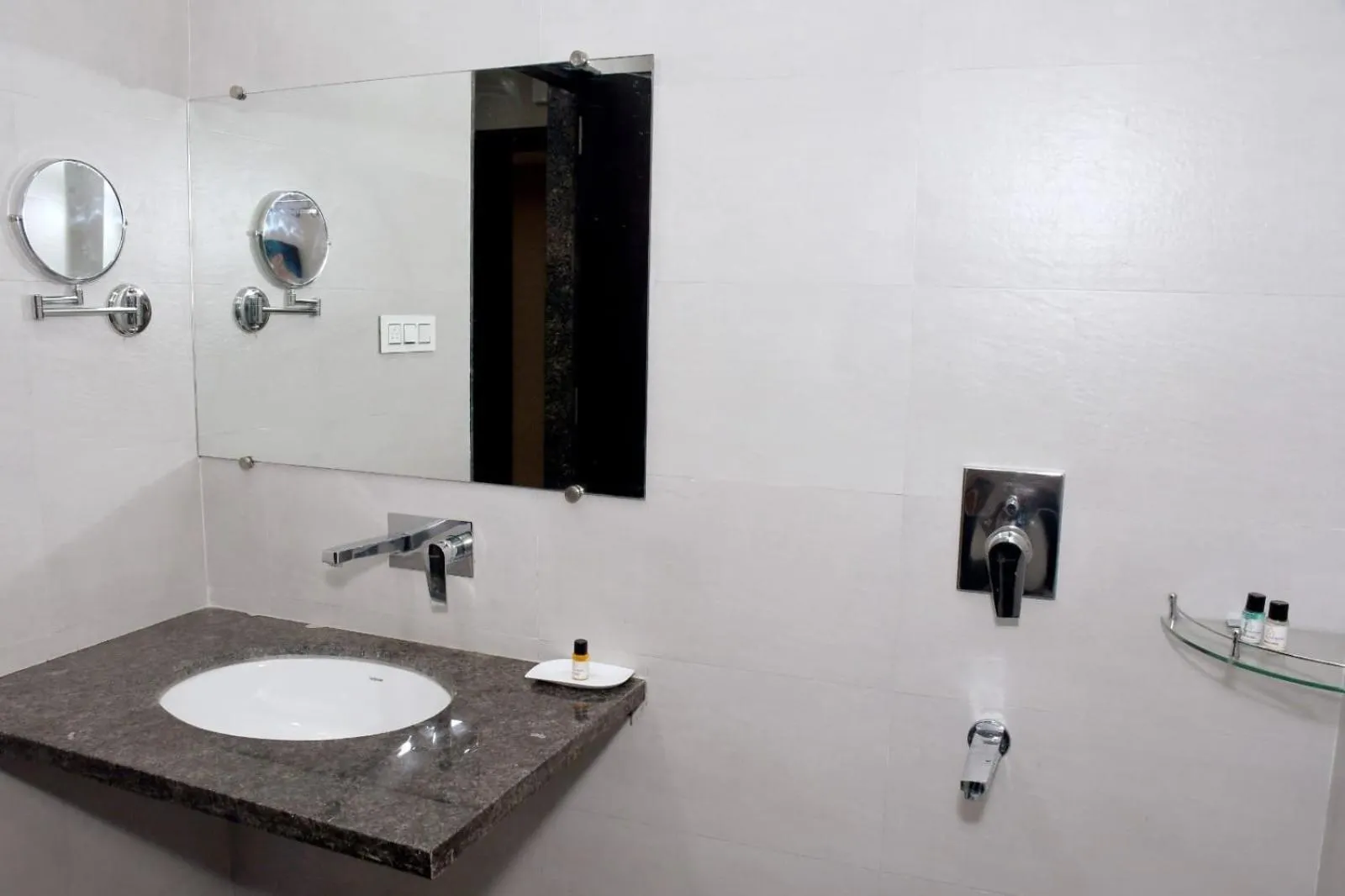Shower in The Aanandam Hotel Resort