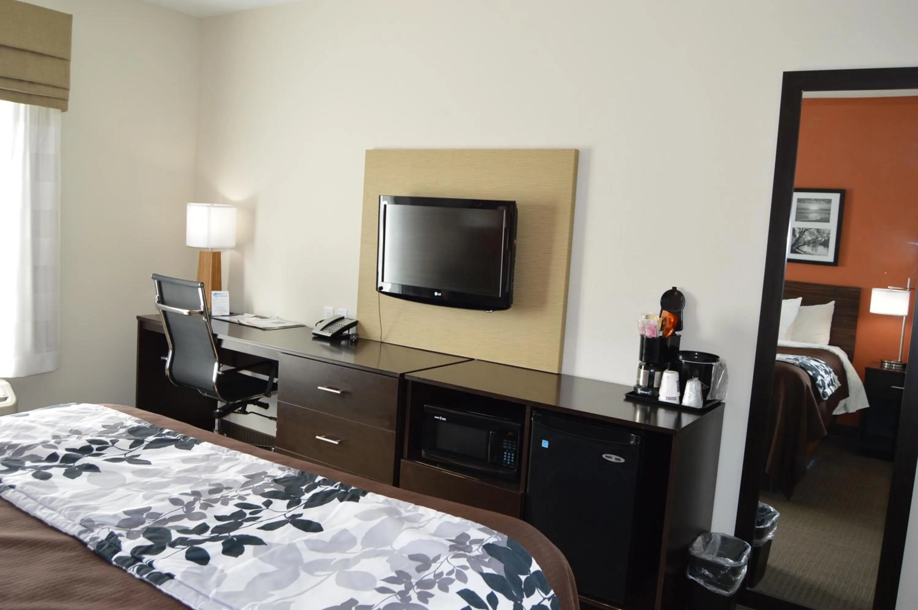 Coffee/tea facilities, Bed in Sleep Inn & Suites Elk City Route 66