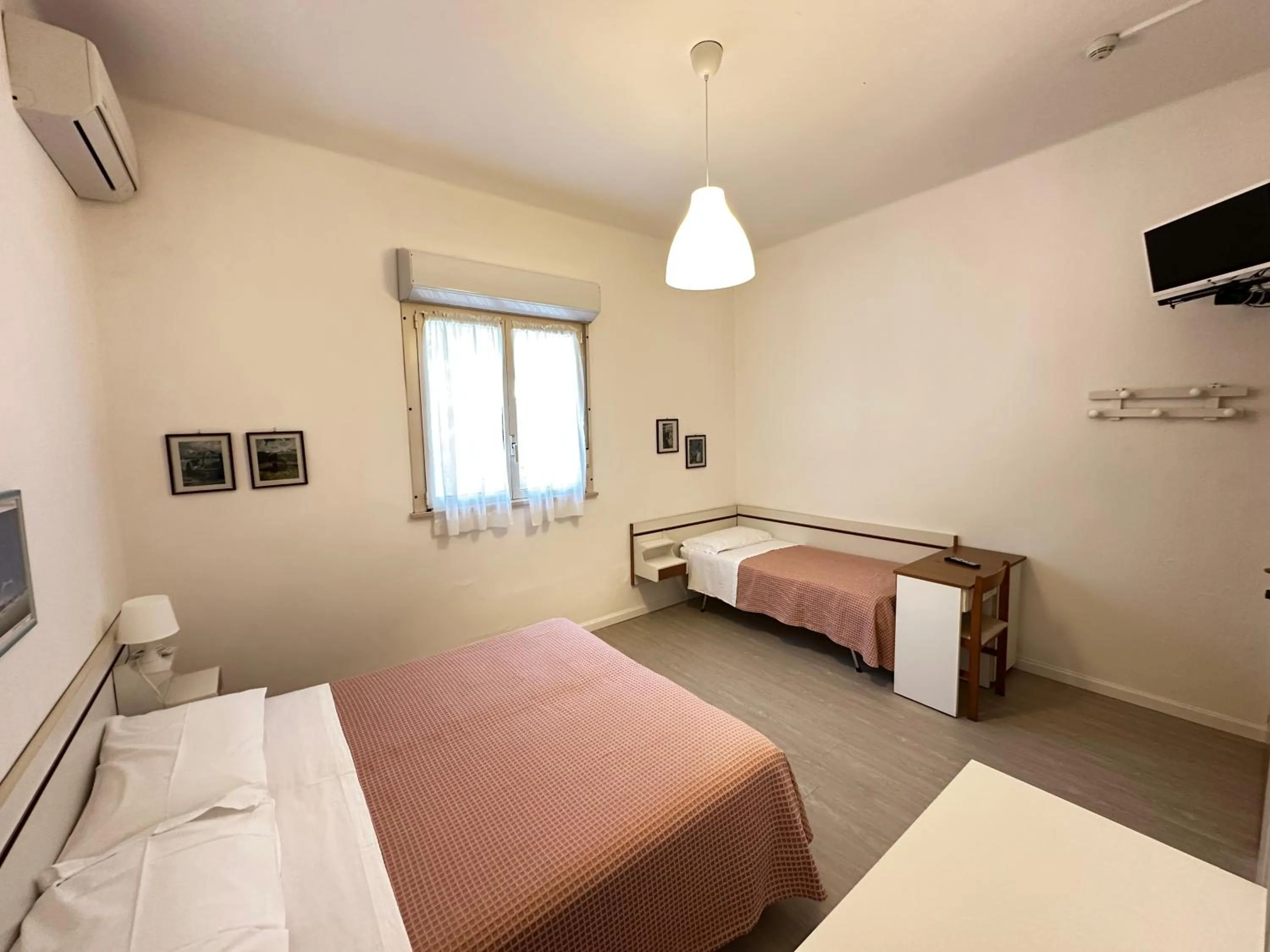 Bed in Hotel Fiorenza