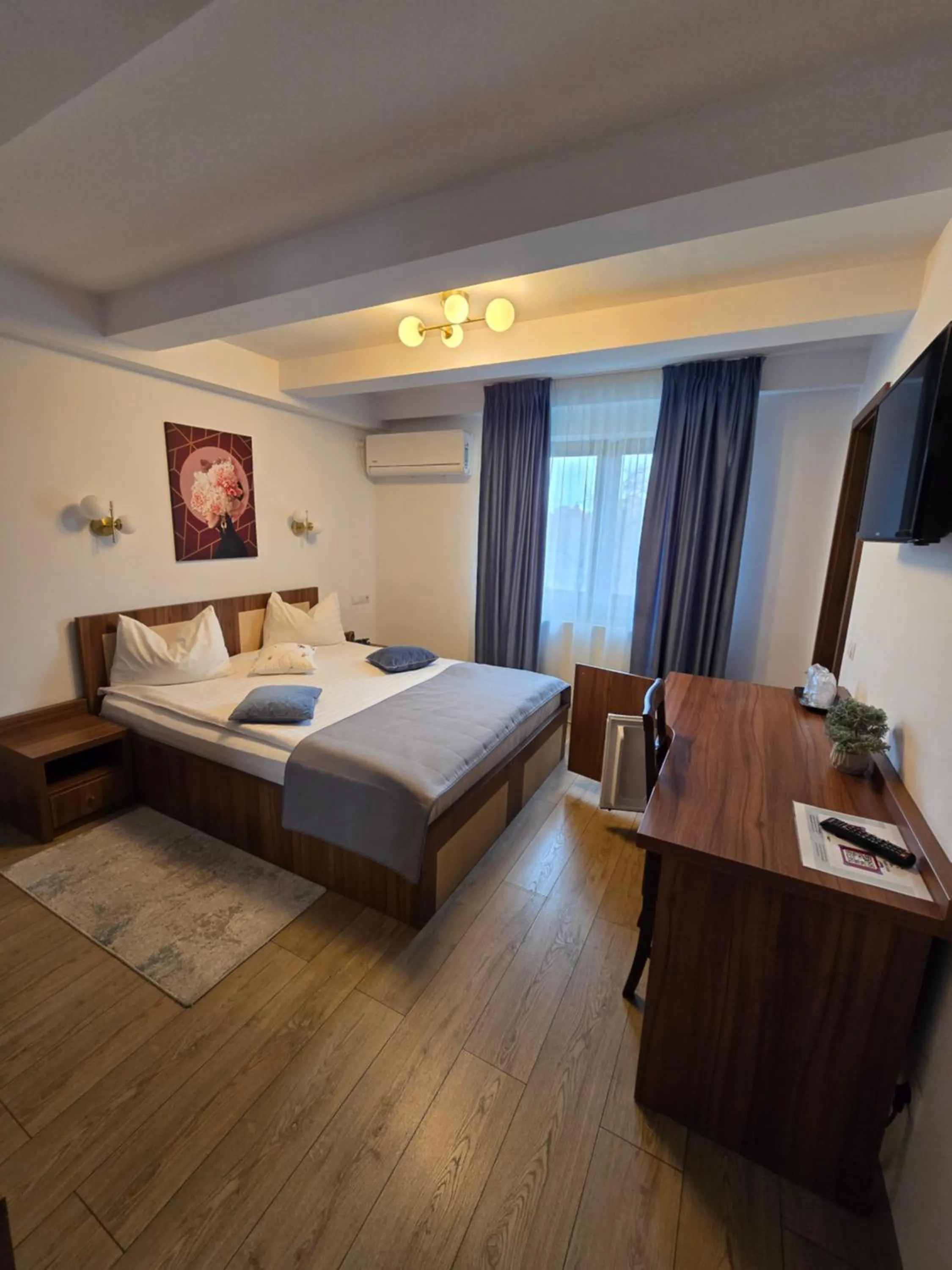 Bed in Pensiunea Transilvania