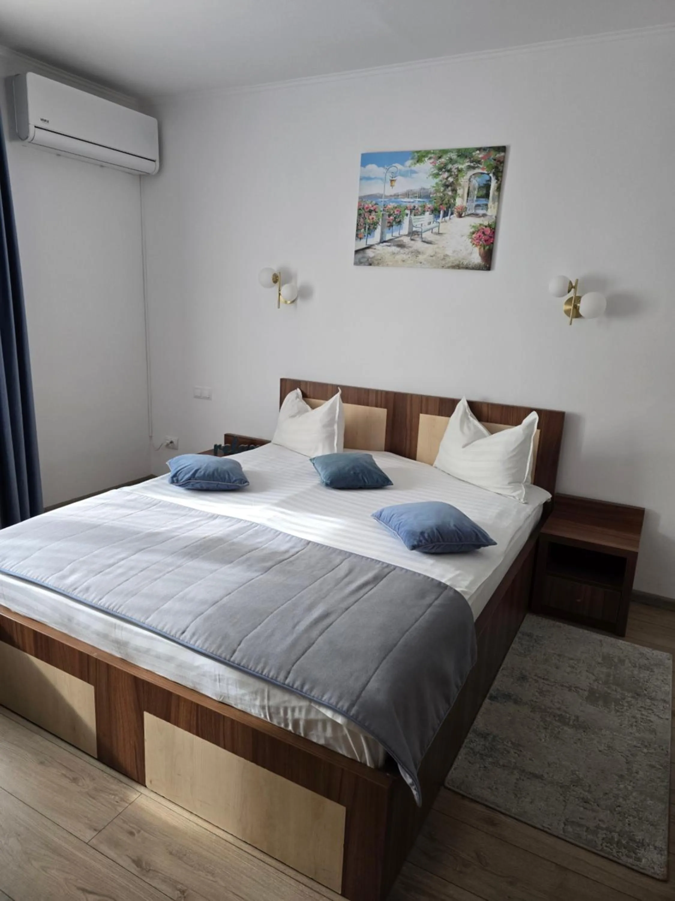 Bed in Pensiunea Transilvania