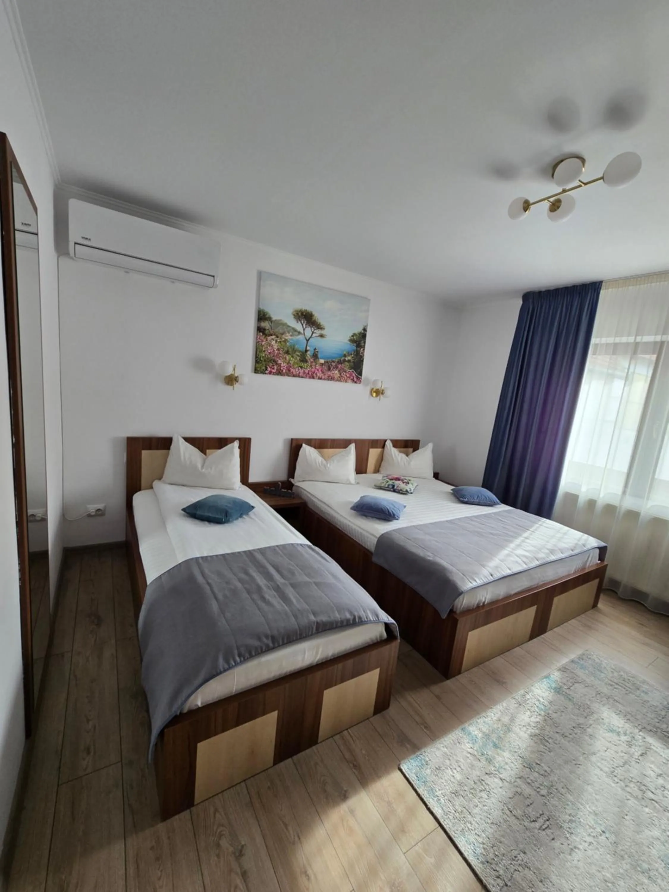 Bed in Pensiunea Transilvania