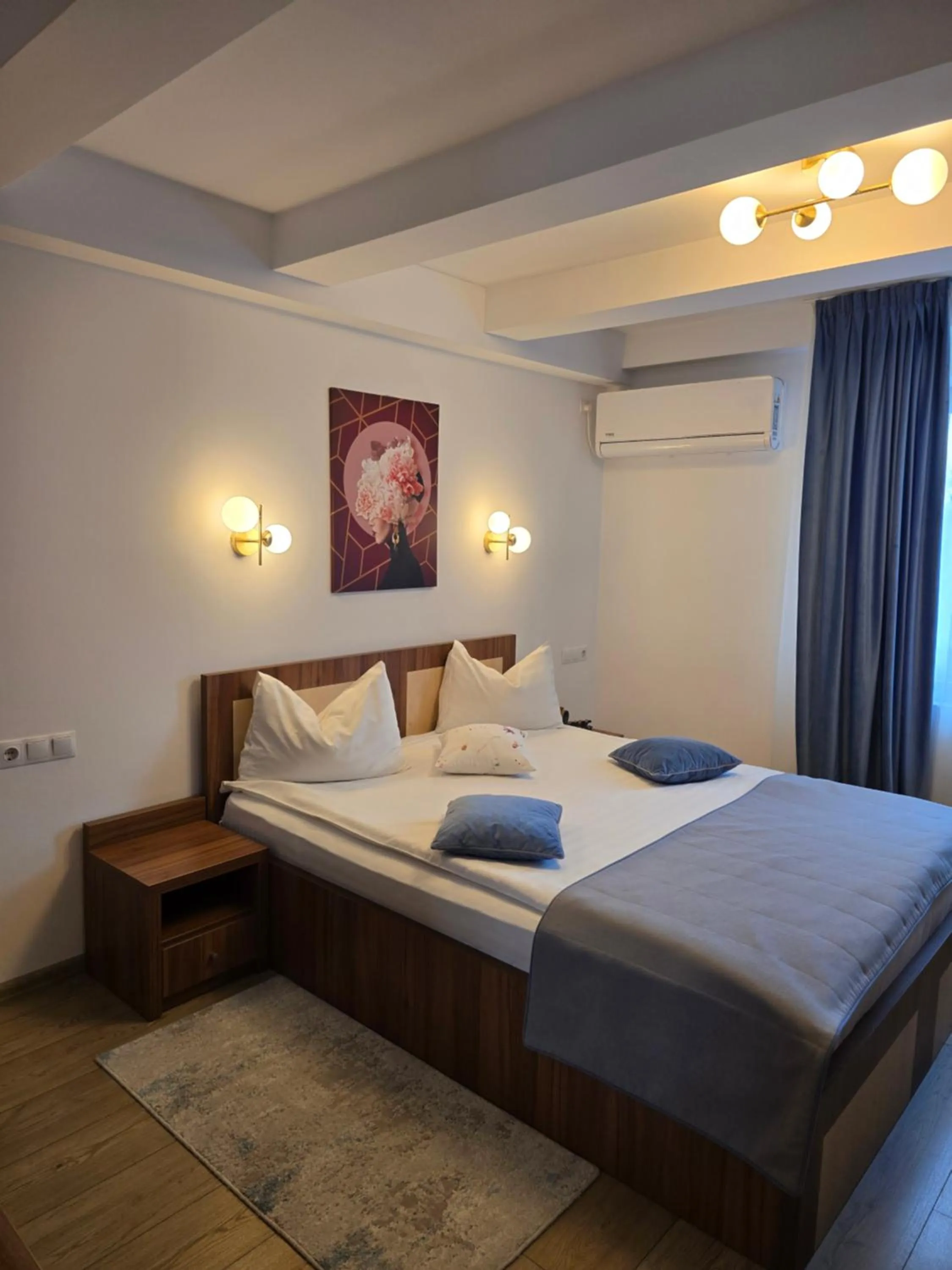 Bed in Pensiunea Transilvania