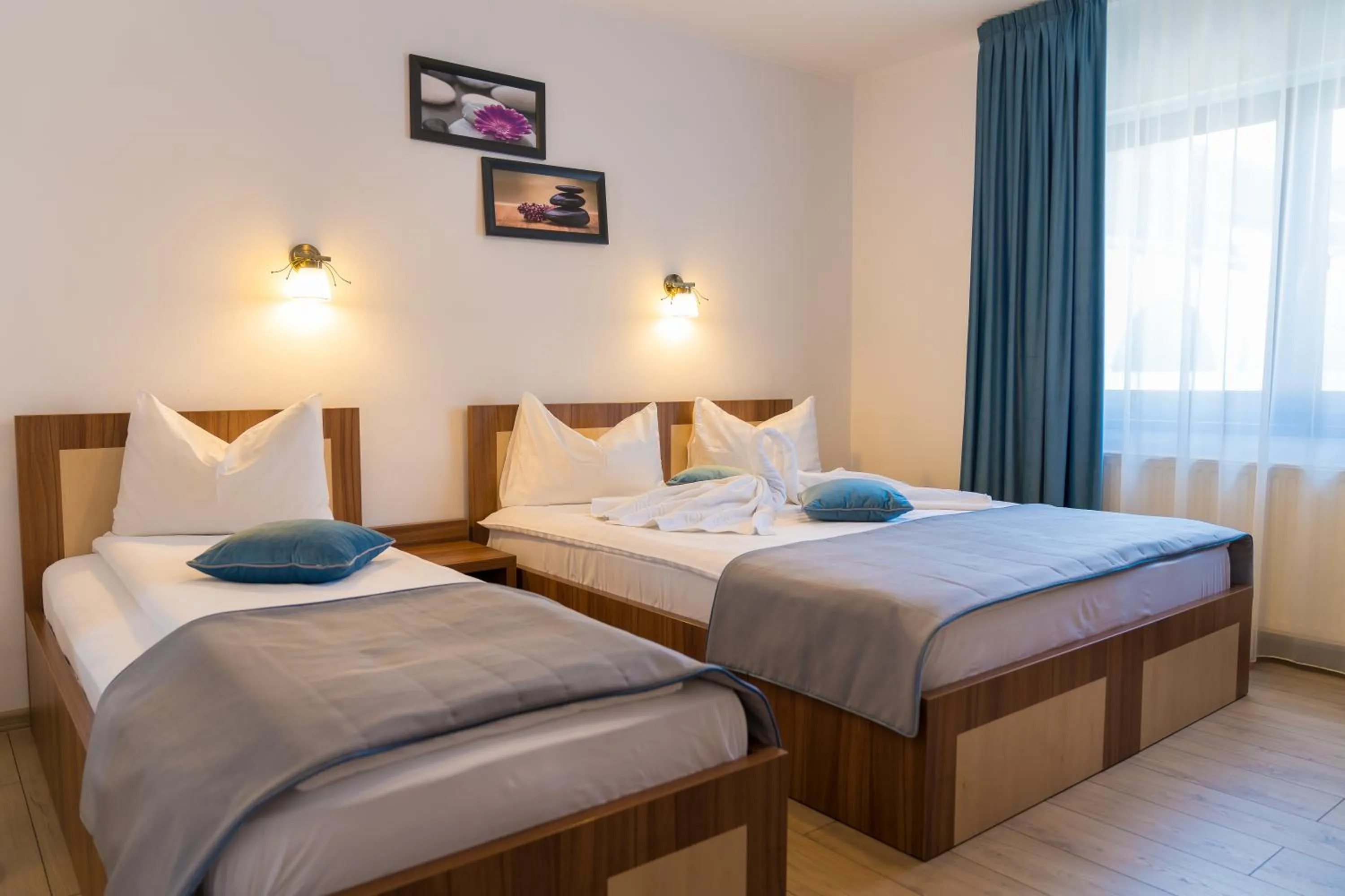 Bed in Pensiunea Transilvania