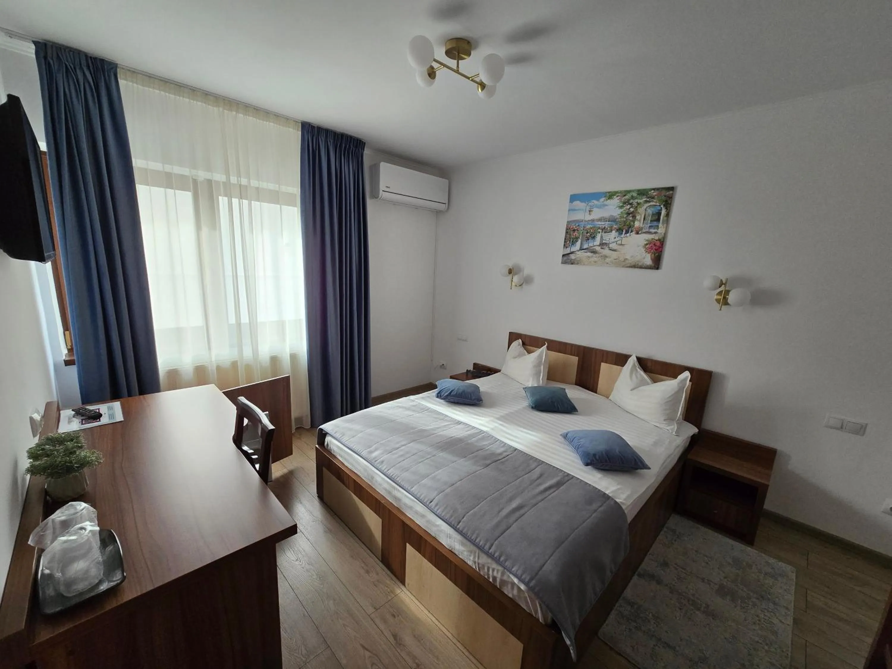 Bed in Pensiunea Transilvania