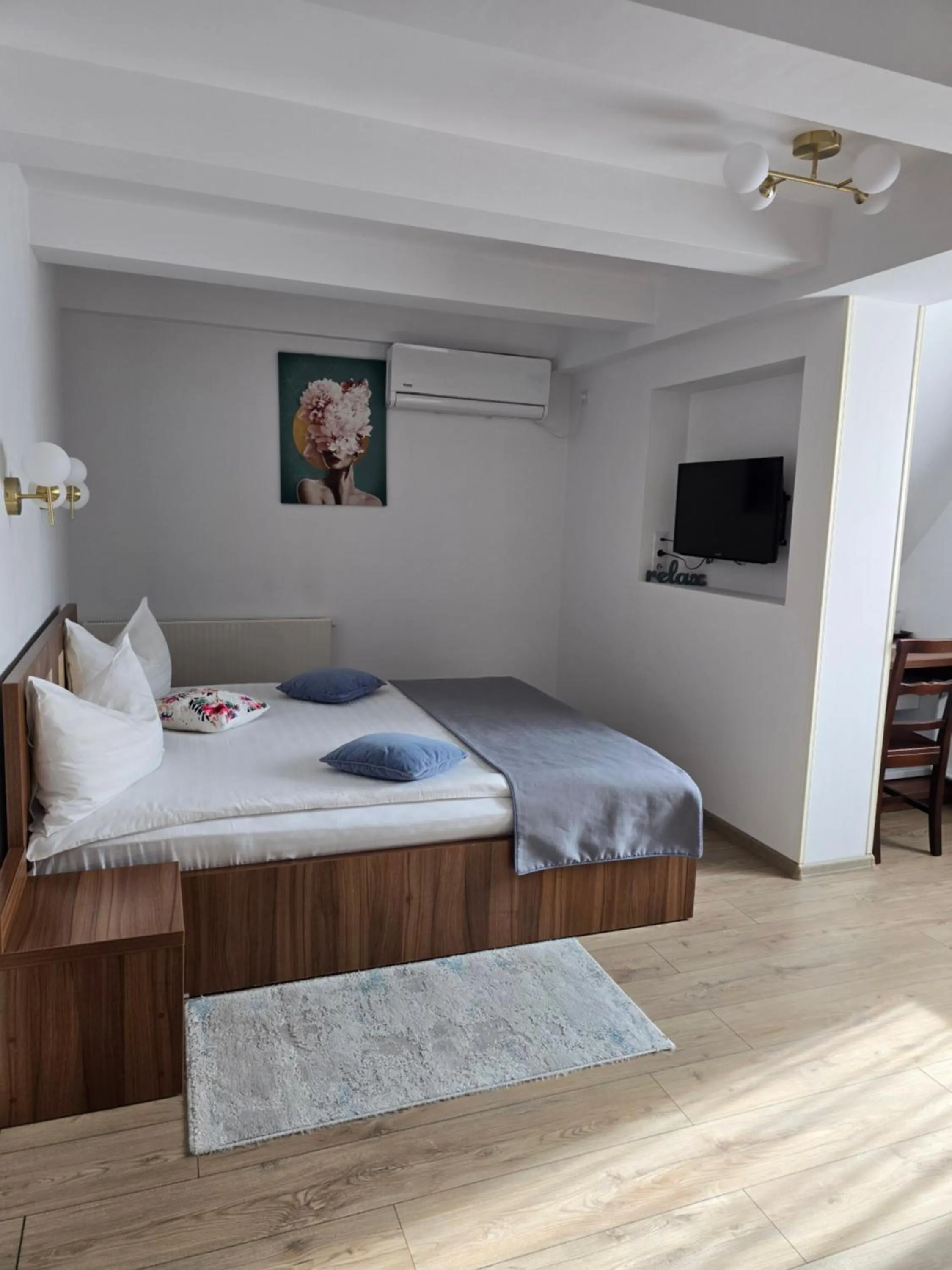 Bed in Pensiunea Transilvania