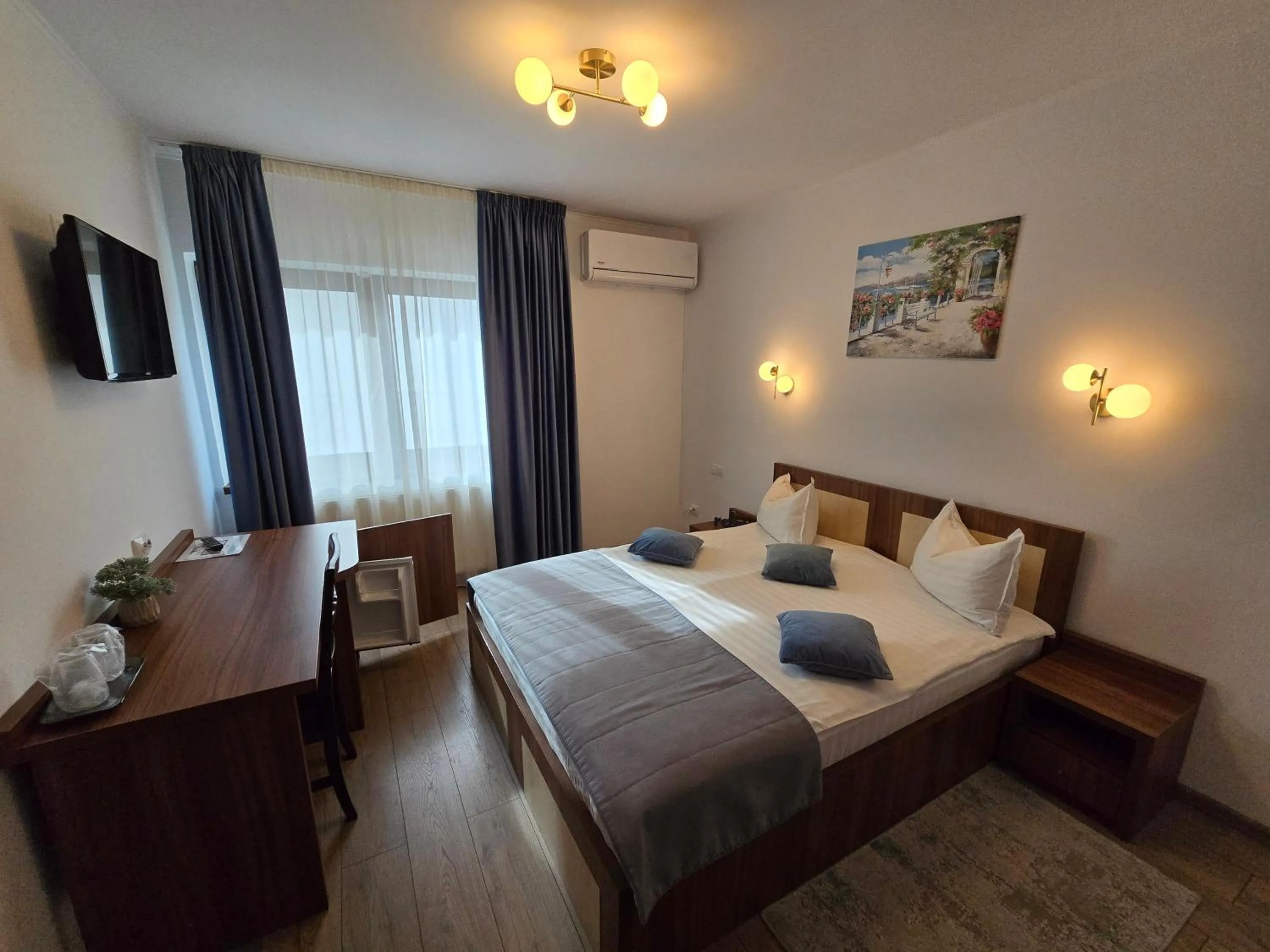 Photo of the whole room, Bed in Pensiunea Transilvania