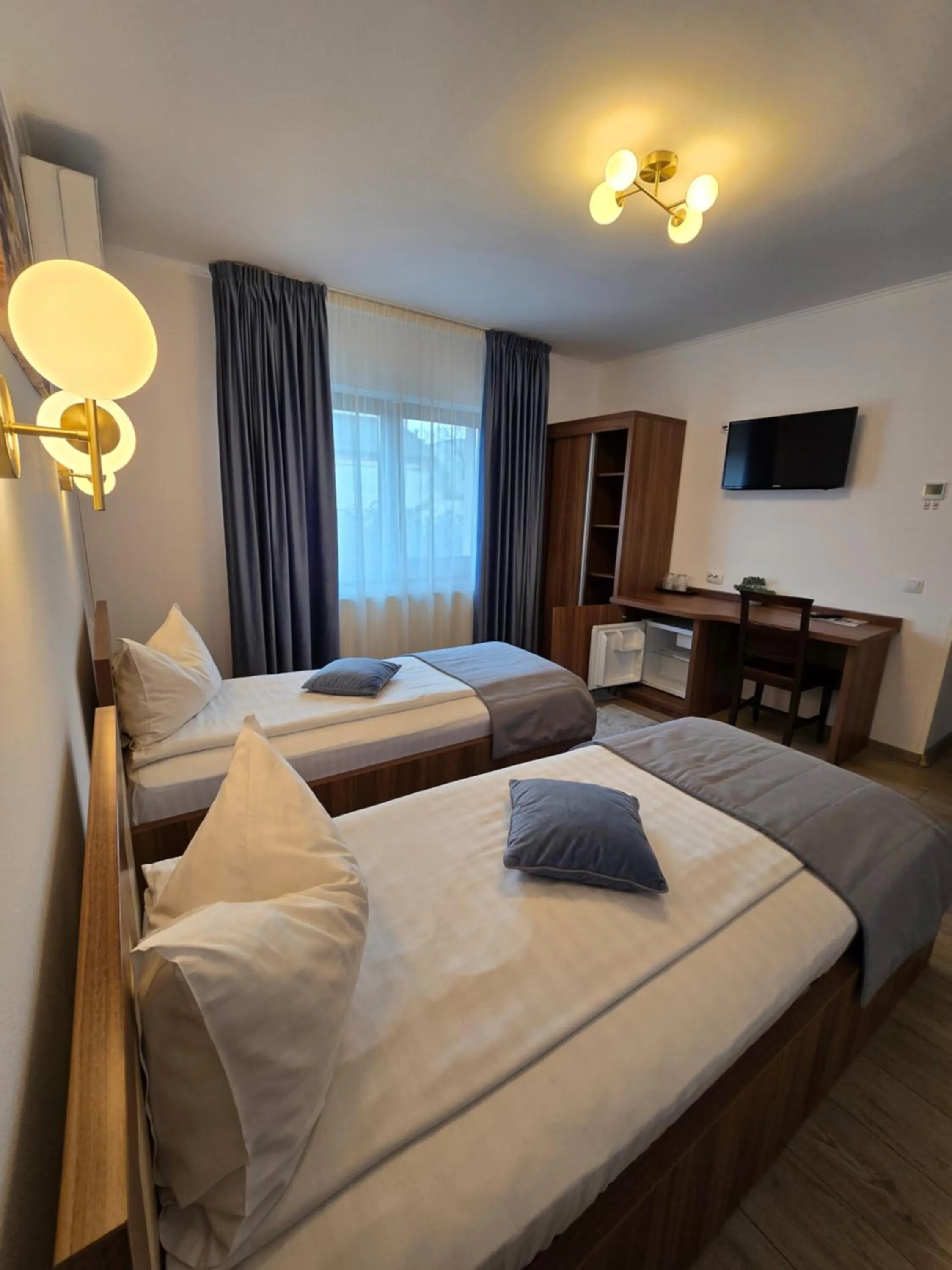 Bed in Pensiunea Transilvania