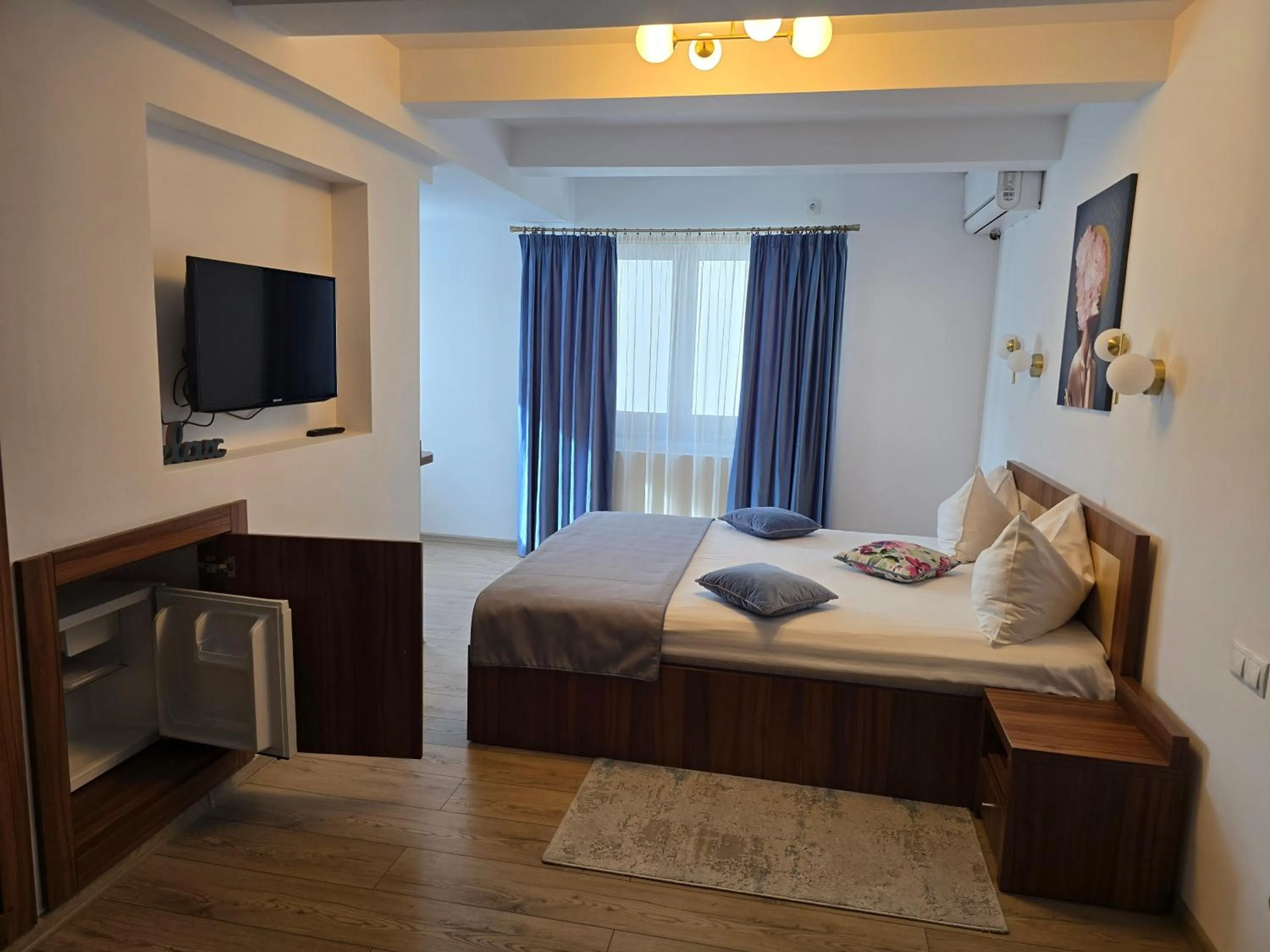 Photo of the whole room, Bed in Pensiunea Transilvania