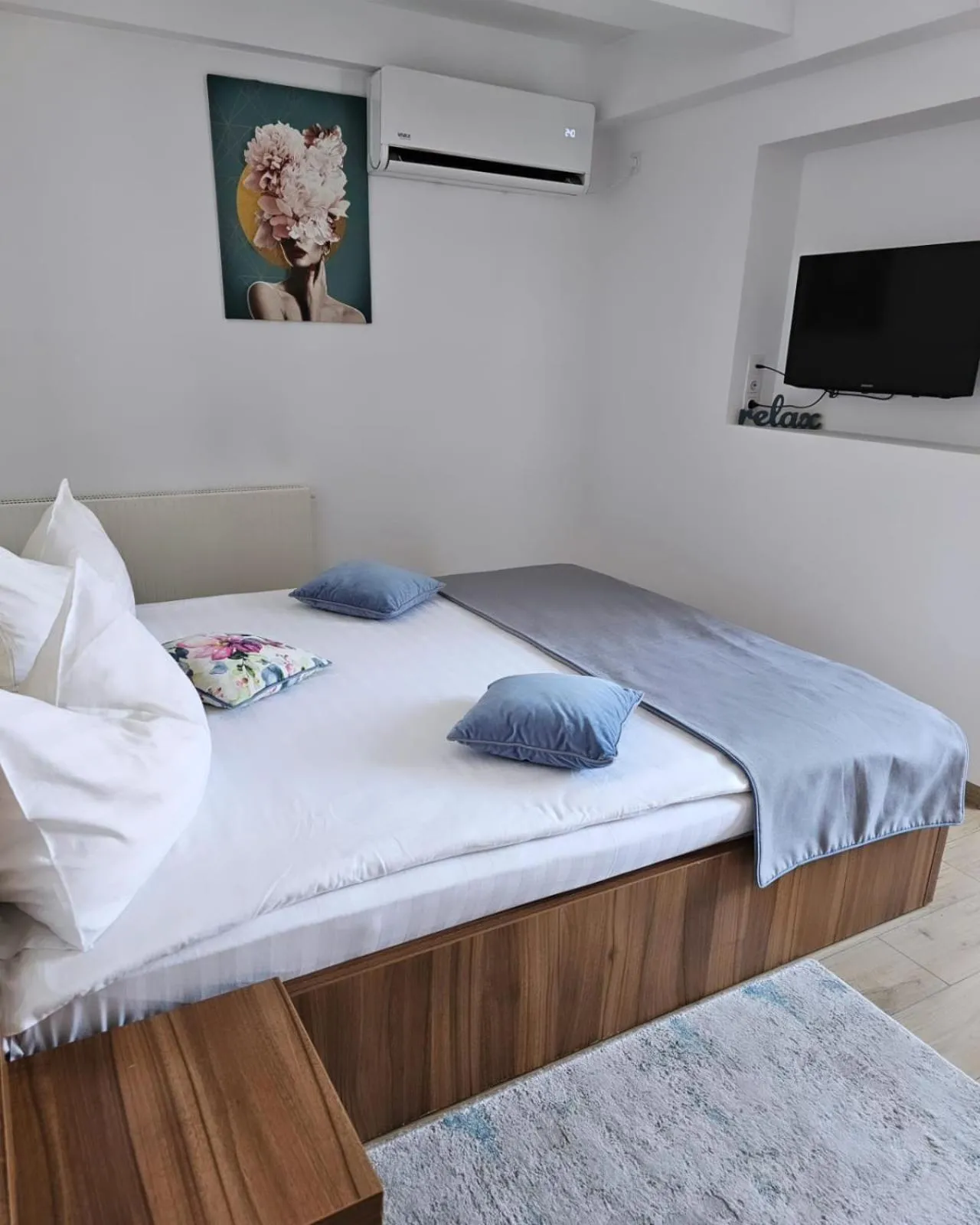 Bed in Pensiunea Transilvania