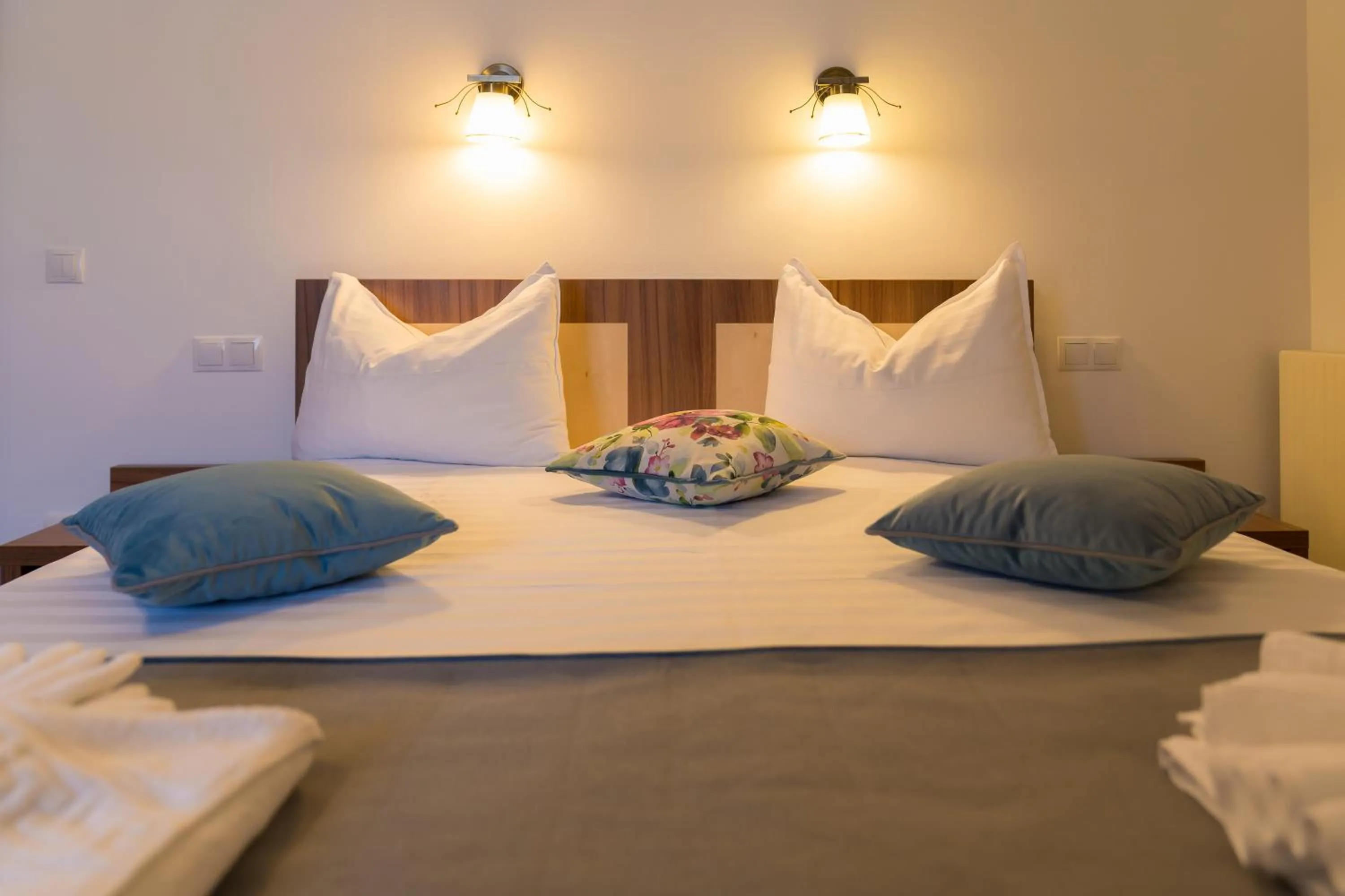 Bed in Pensiunea Transilvania