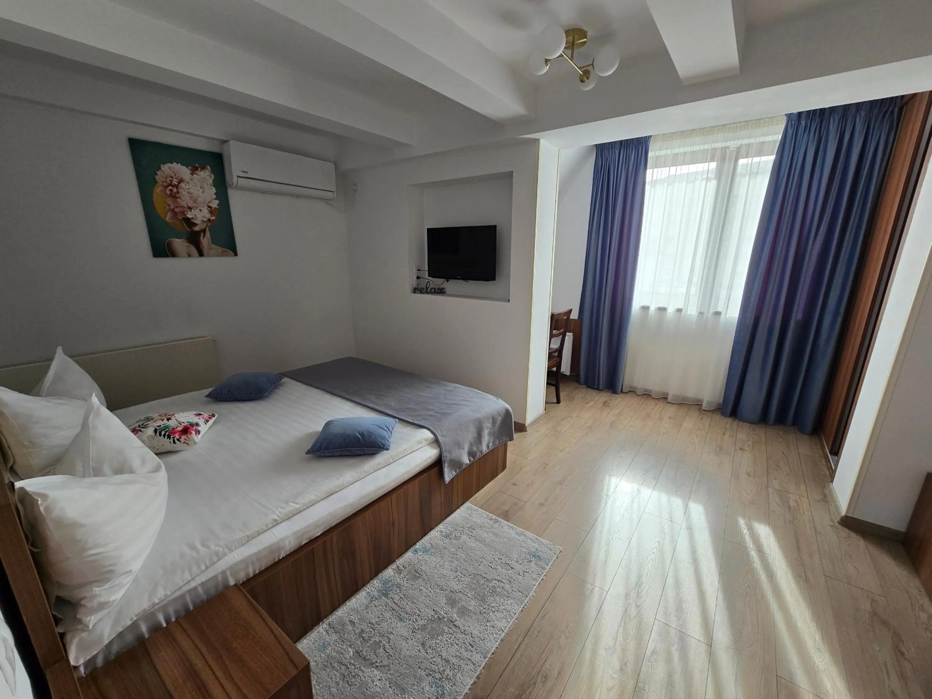 Bed in Pensiunea Transilvania