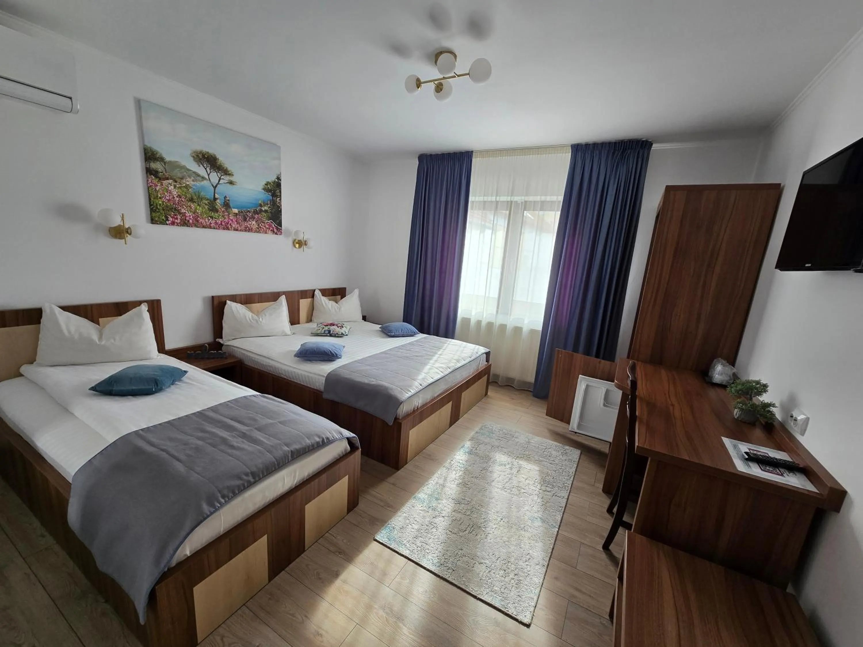 Bed in Pensiunea Transilvania