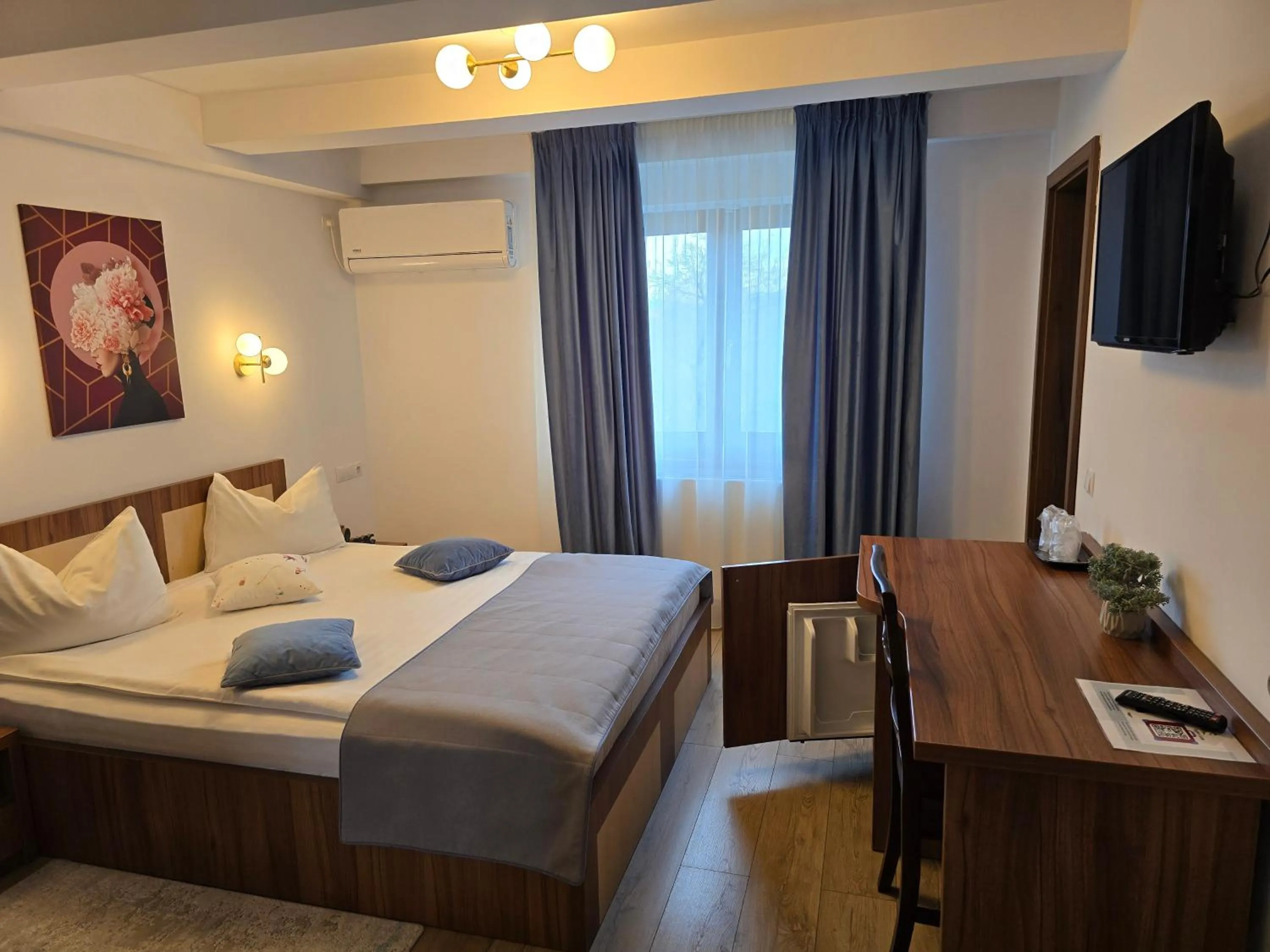 Bed in Pensiunea Transilvania