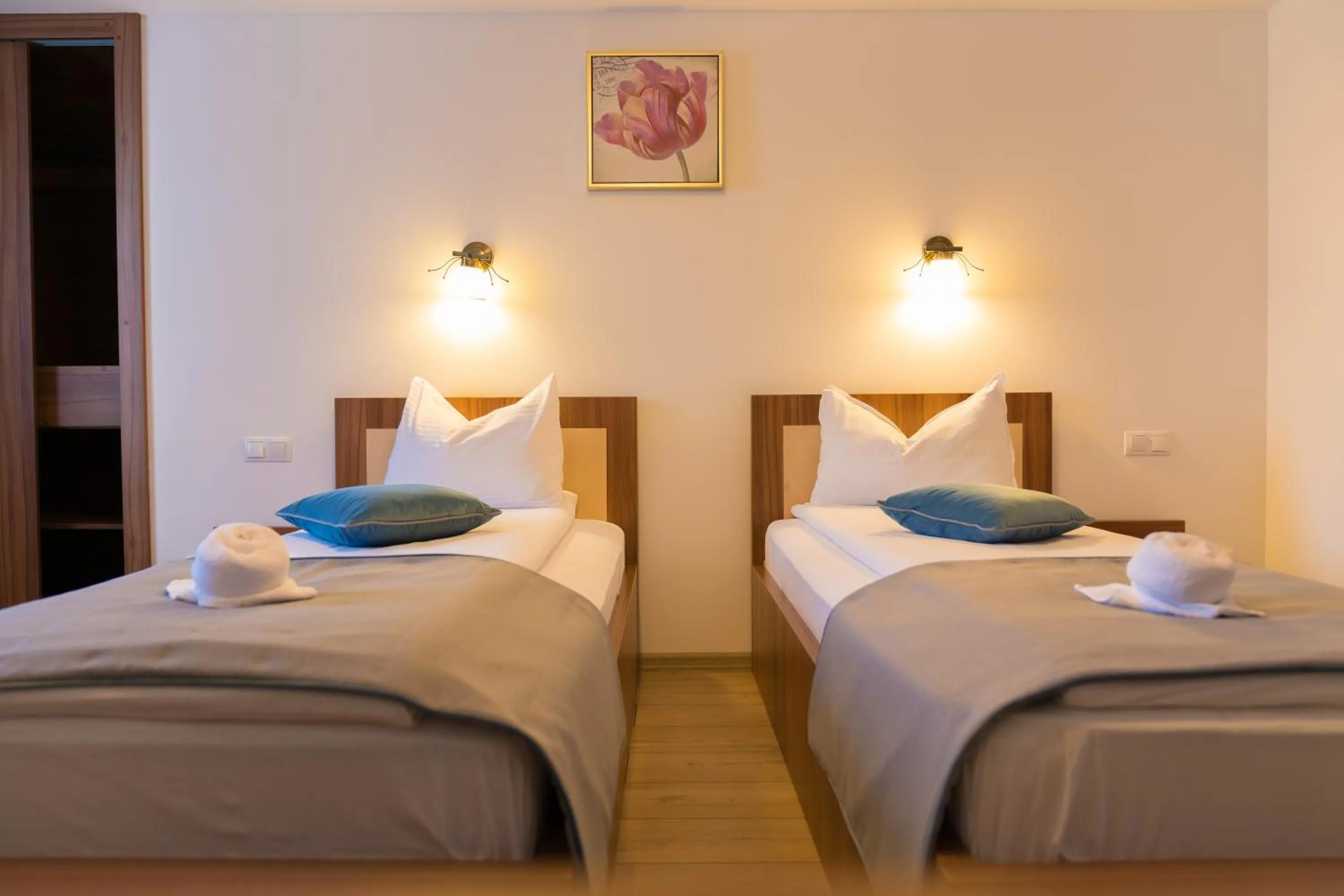 Bed in Pensiunea Transilvania