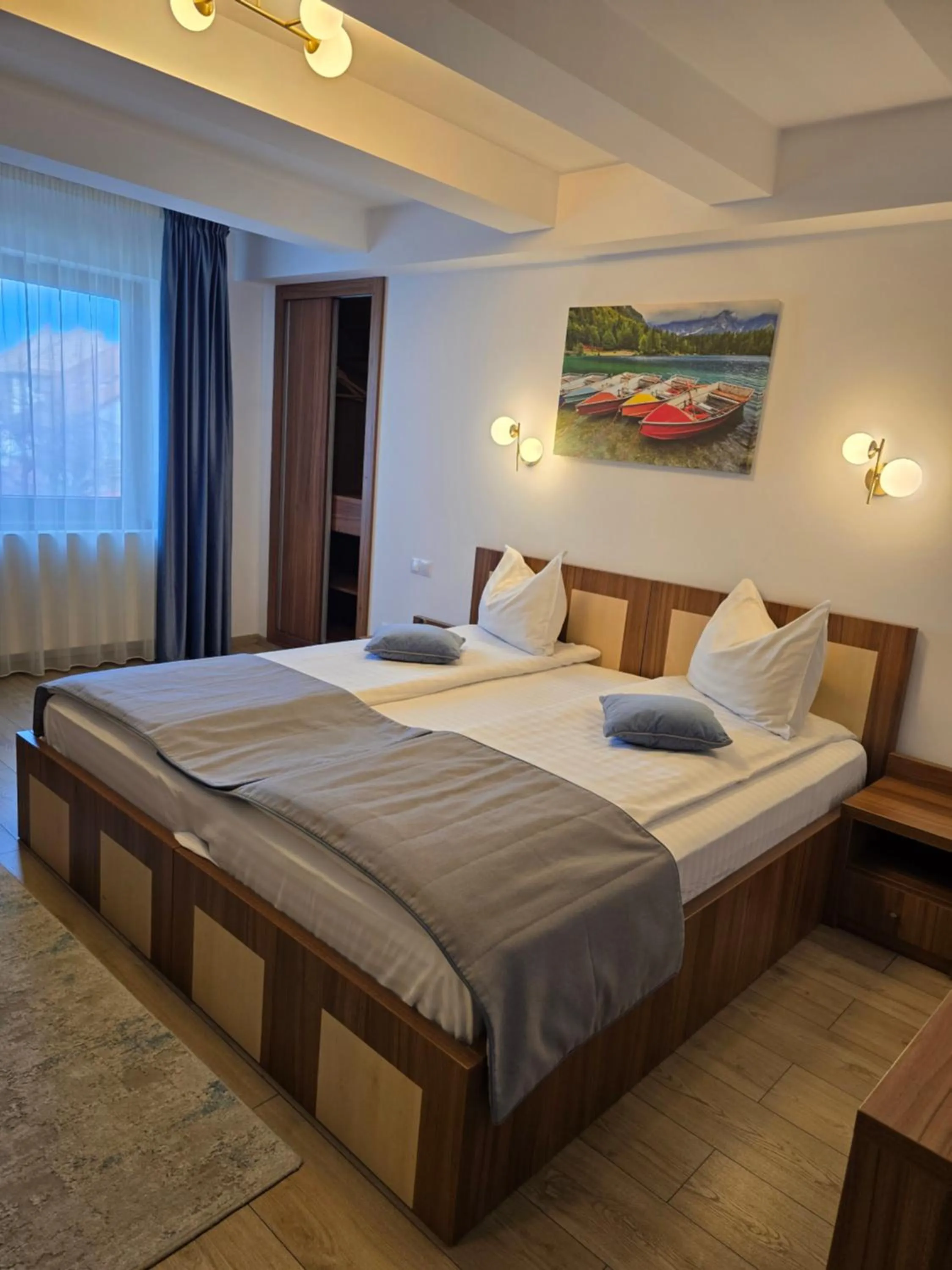 Bed in Pensiunea Transilvania