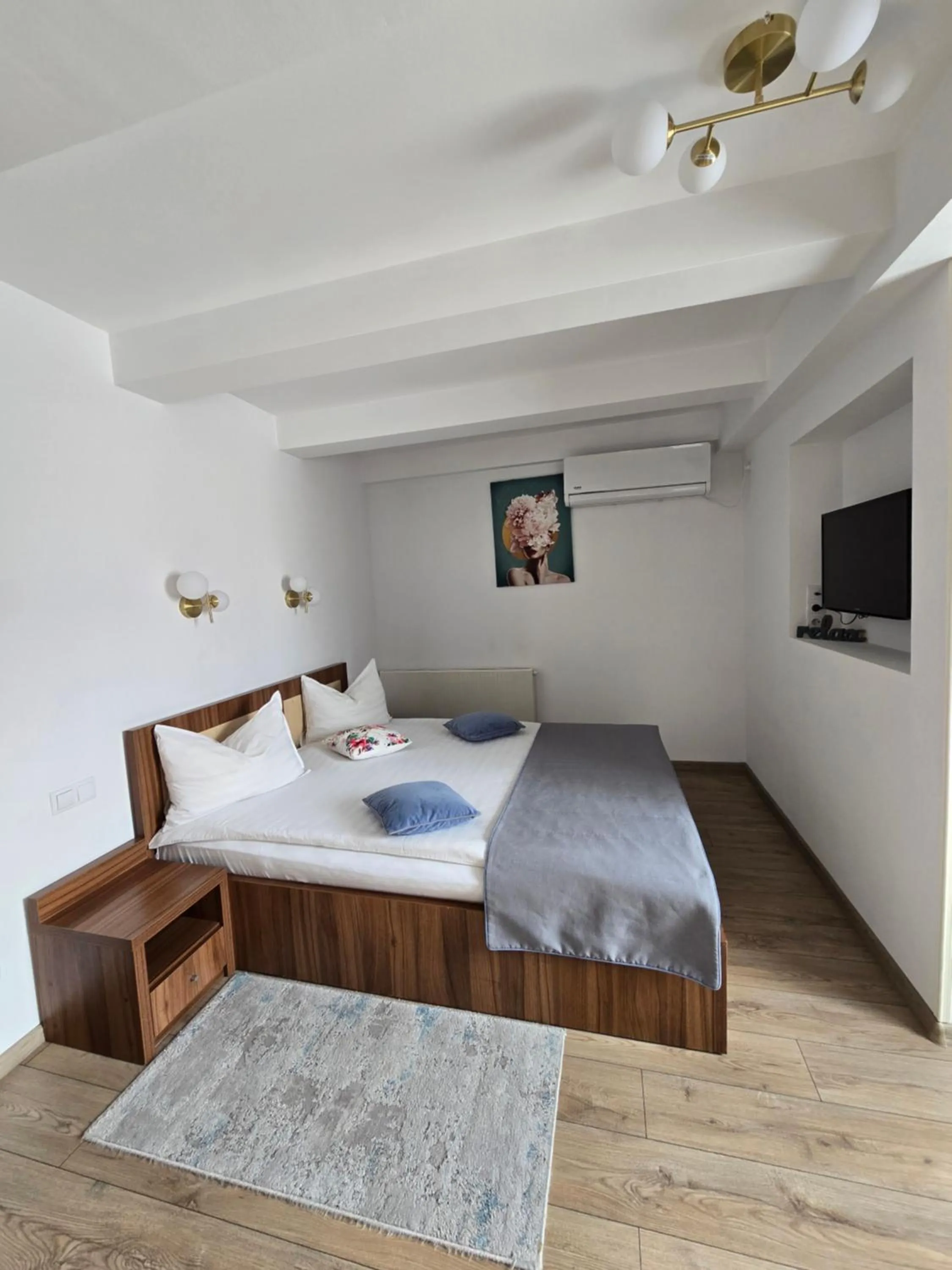 Bed in Pensiunea Transilvania