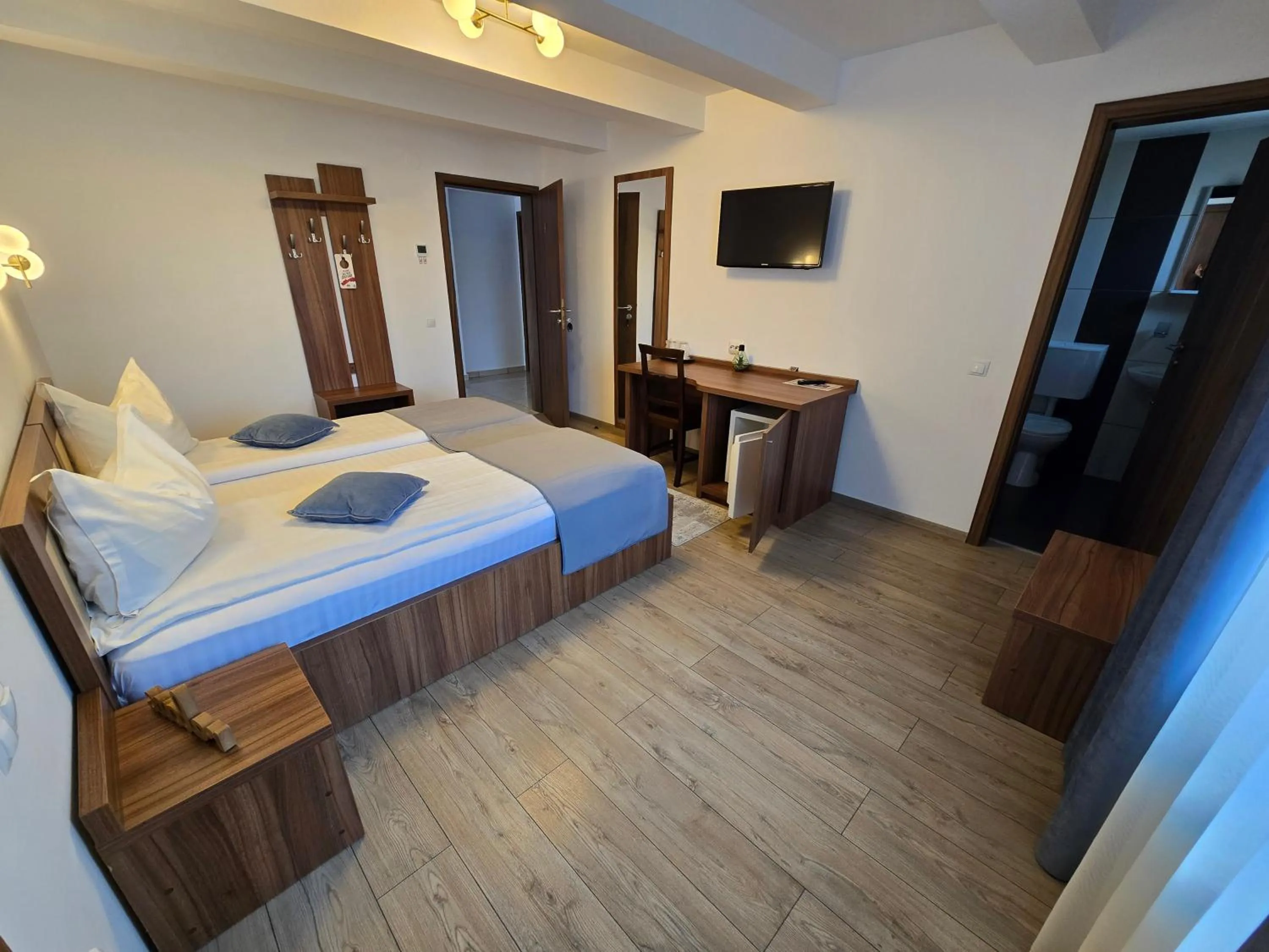 Bed in Pensiunea Transilvania