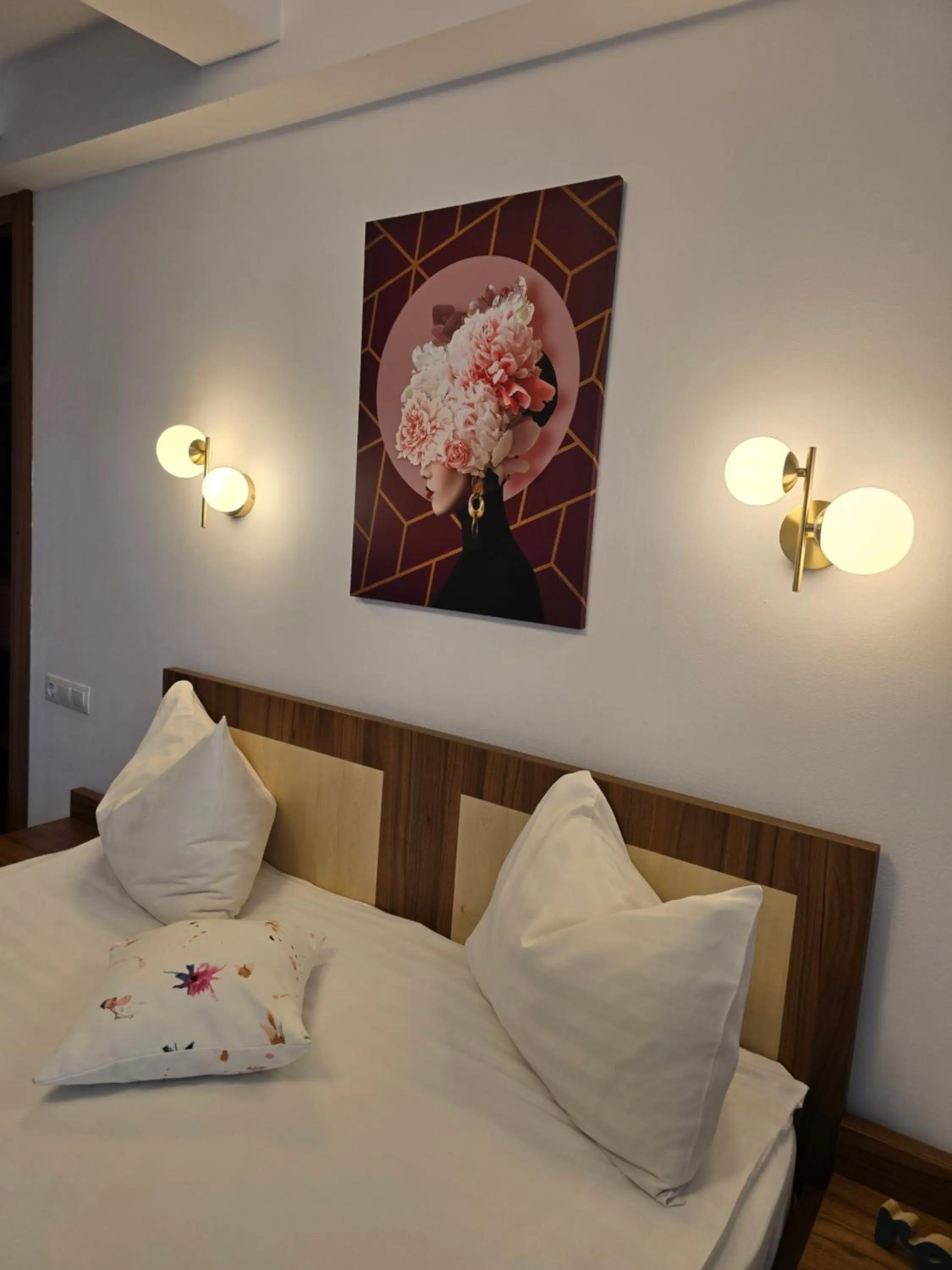 Bed in Pensiunea Transilvania