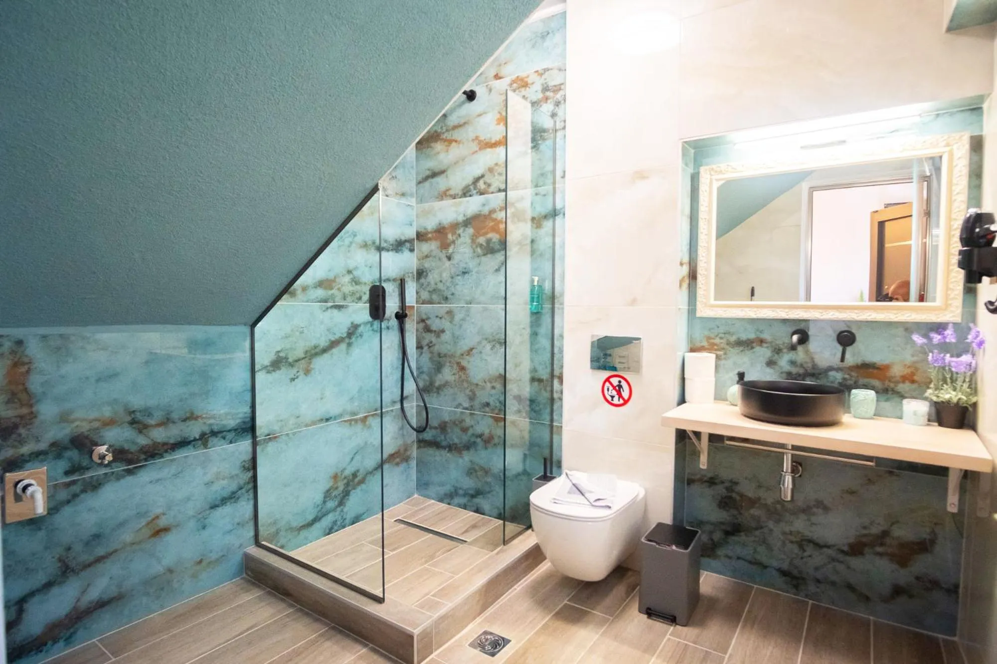 Serenity Luxe Suites