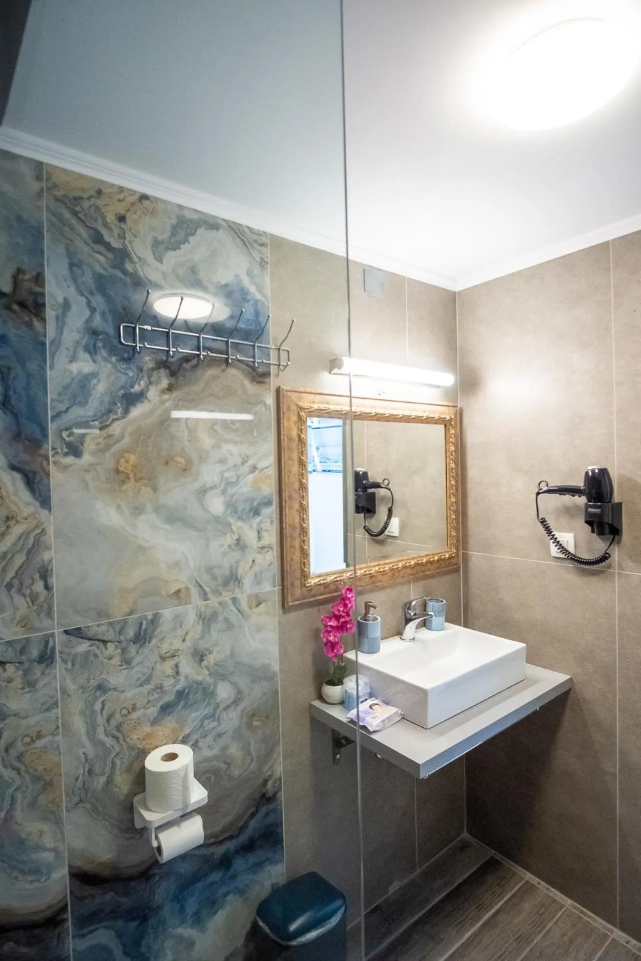 Serenity Luxe Suites