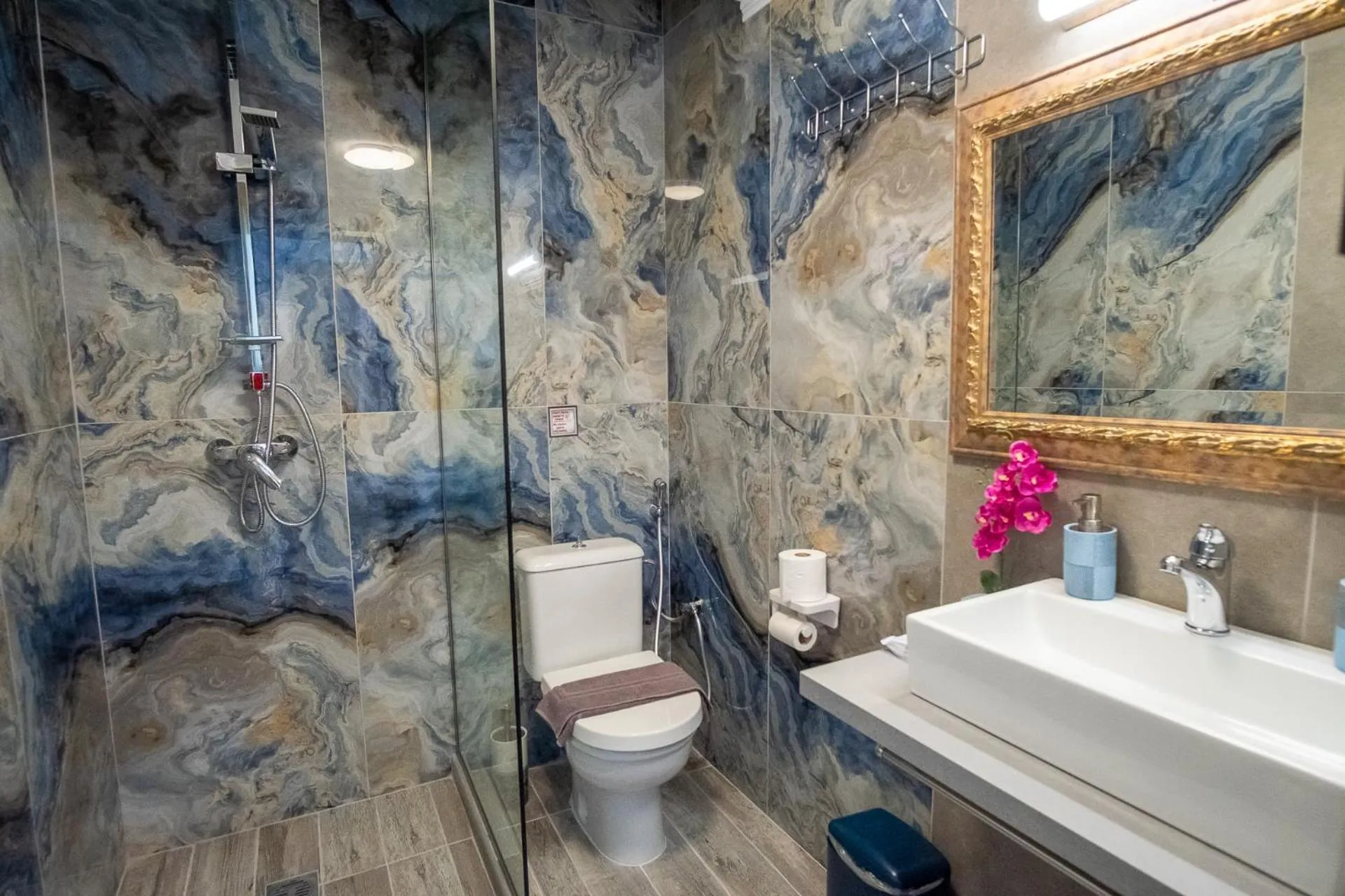 Serenity Luxe Suites