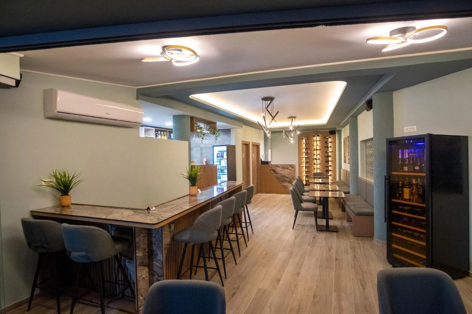 Lounge or bar in Serenity Luxe Suites